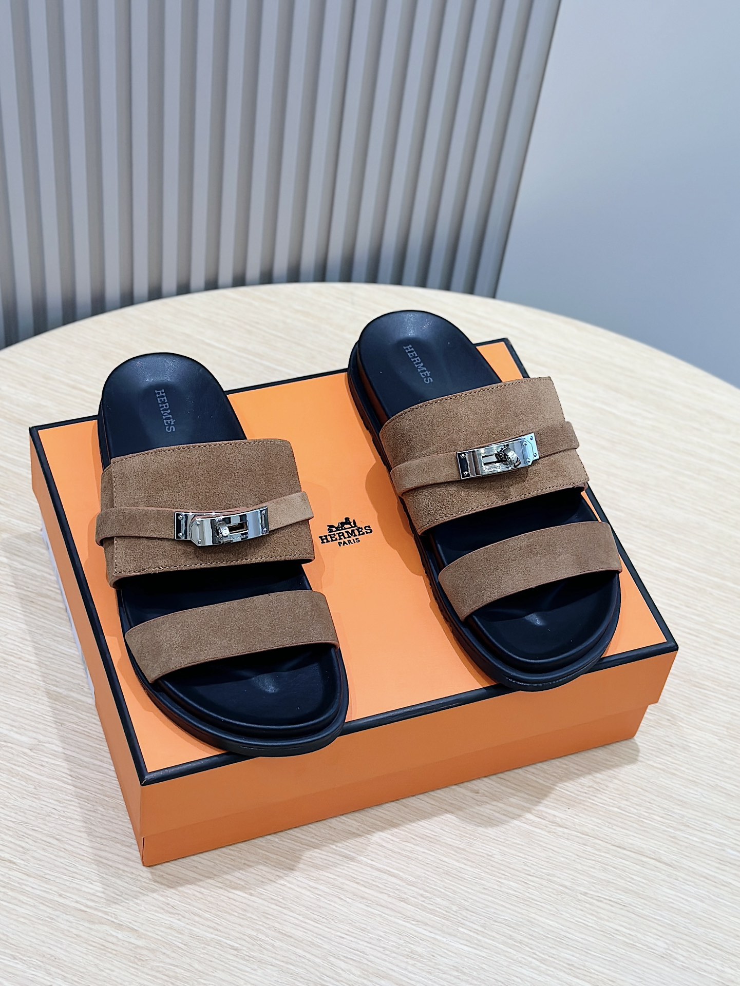 Hermes Zapatos Sandalias Pantuflas Hombres Piel de vaca Cuero Caucho Casual