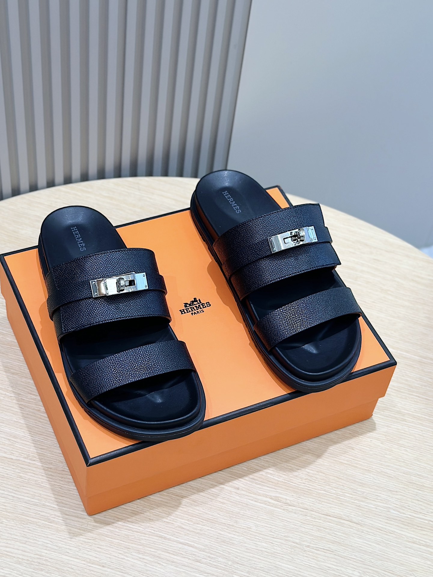 Hermes Zapatos Sandalias Pantuflas Hombres Piel de vaca Cuero Caucho Casual