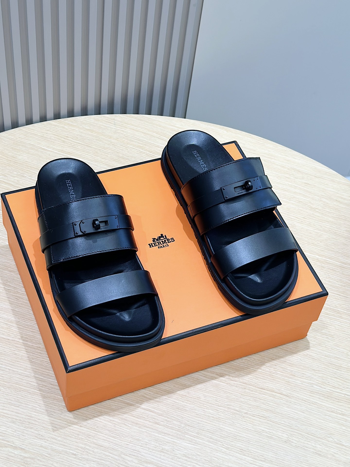 Hermes Zapatos Sandalias Pantuflas Hombres Piel de vaca Cuero Caucho Casual