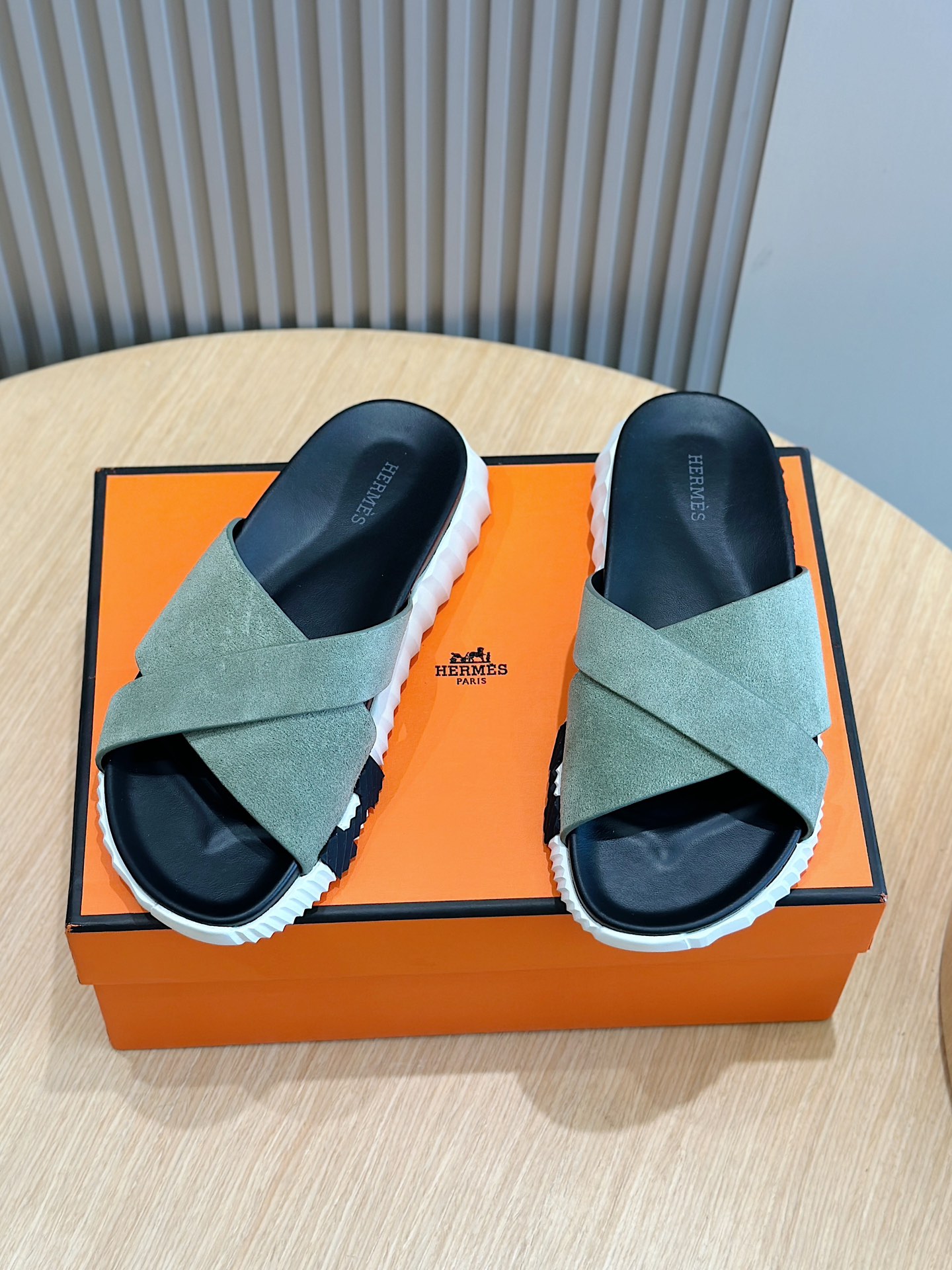 Hermès Men's Izmir Crisscross Sandals | Lightweight & Comfortable 2 i1722255334 8269 7