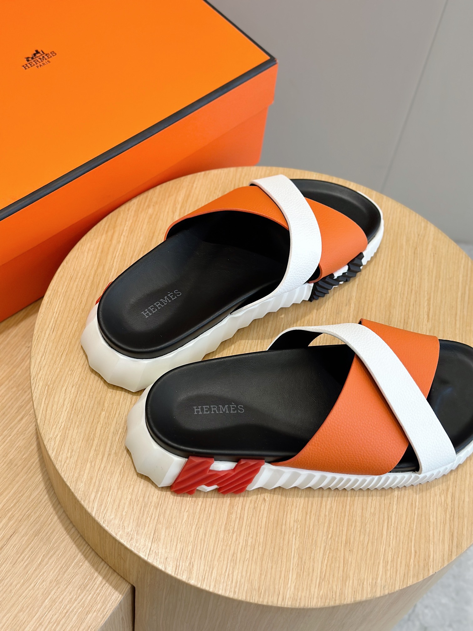 Hermes Men's Izmir Sandal: Stylish Leather Slides for Ultimate Comfort 7 i1722255397 3281 4