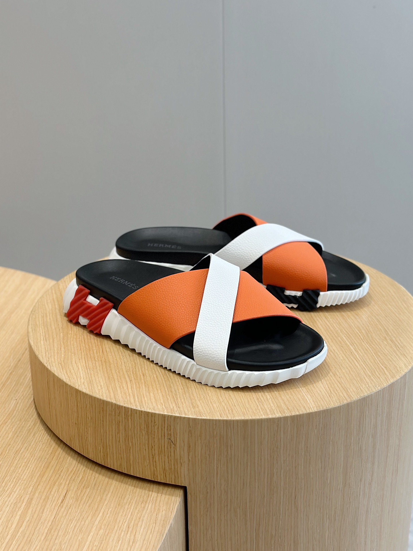 Hermes Men's Izmir Sandal: Stylish Leather Slides for Ultimate Comfort 4 i1722255397 3581 8