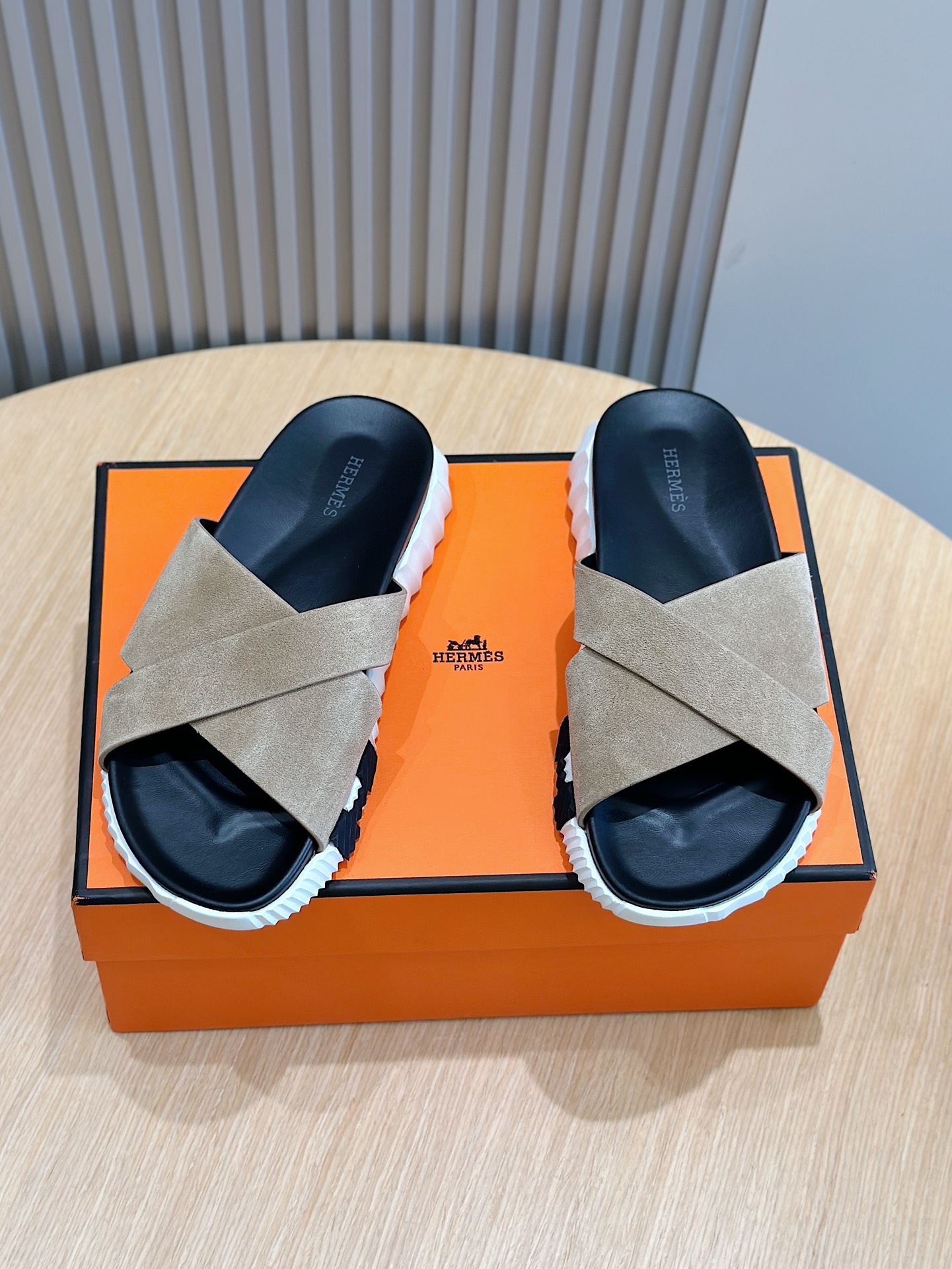 Hermès Men's Sandal: Stylish Leather Slides with Comfortable Footbed 2 i1722255614 5852 2