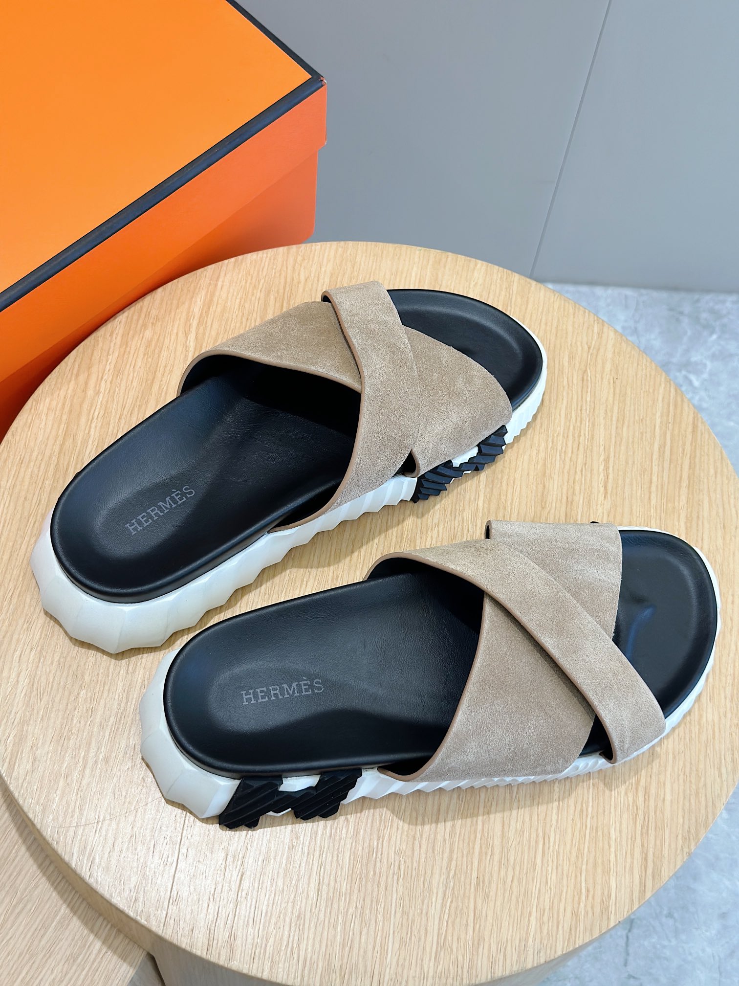 Hermès Men's Sandal: Stylish Leather Slides with Comfortable Footbed 7 i1722255614 6069 5