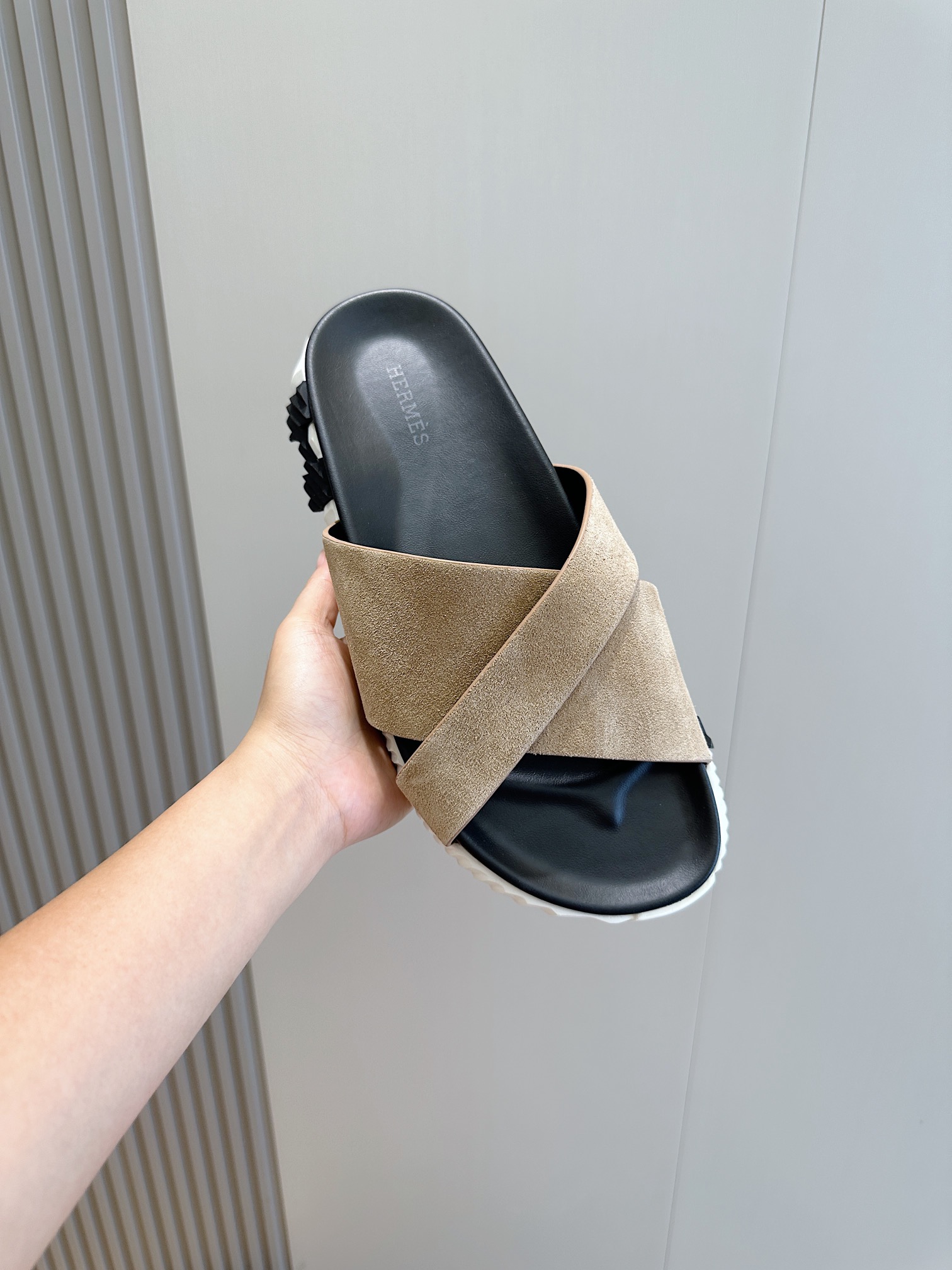 Hermès Men's Sandal: Stylish Leather Slides with Comfortable Footbed 5 i1722255614 6651 1