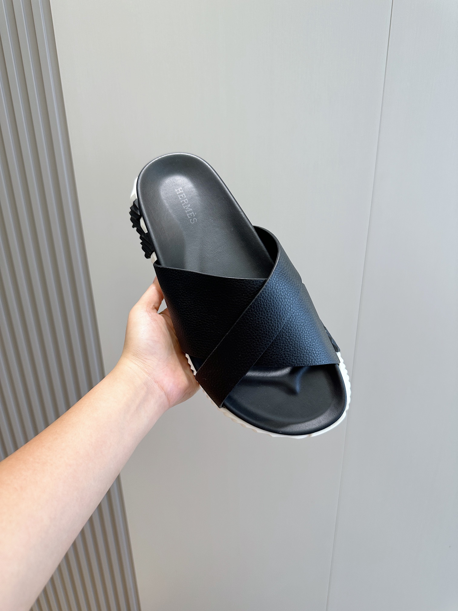 Hermes Men's Izmir Sandal - Stylish Leather Slides with Comfortable Footbed 5 i1722255660 3447 5