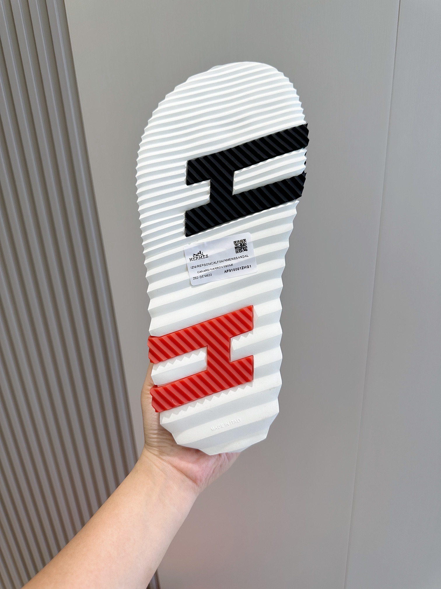 Hermes Men's Izmir Sandal: Leather Slides with Signature 'H' Cutout Design 8 i1722255755 774 4