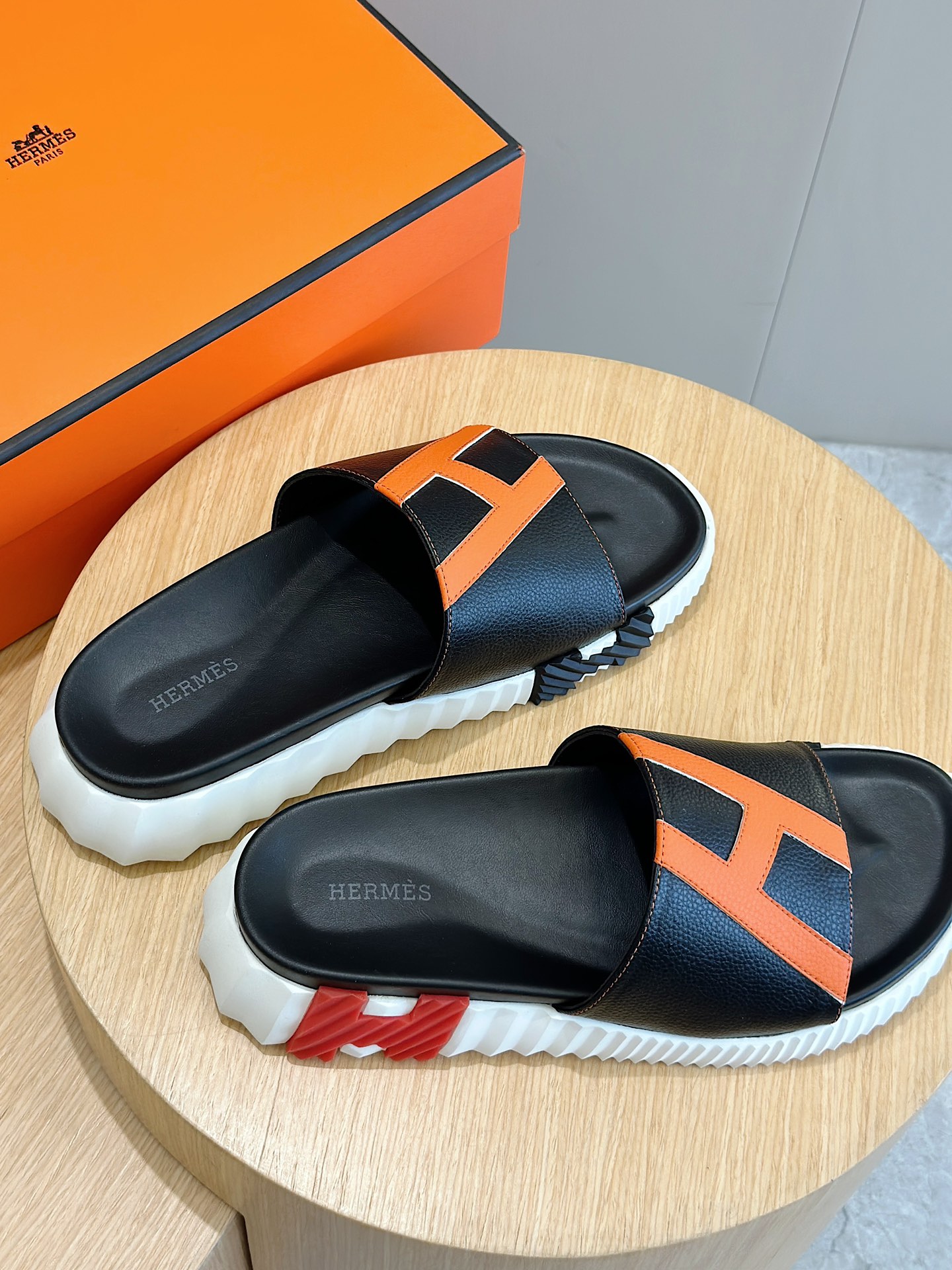 Hermes Men's Izmir Sandal: Leather Slides with Signature 'H' Cutout Design 7 i1722255755 8269 6