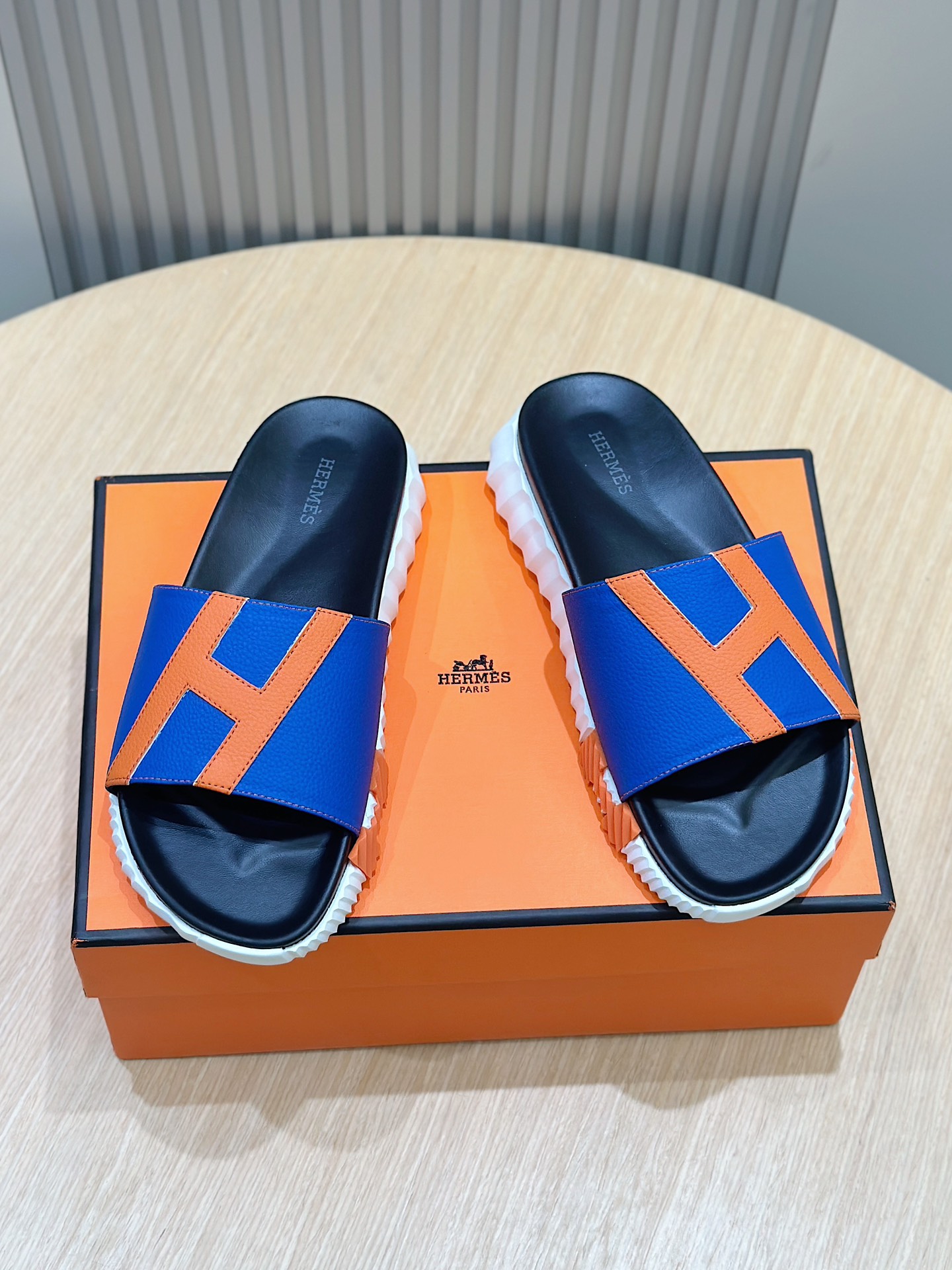 Hermes Men's Izmir Sandal: Lightweight Leather Slides for Ultimate Comfort