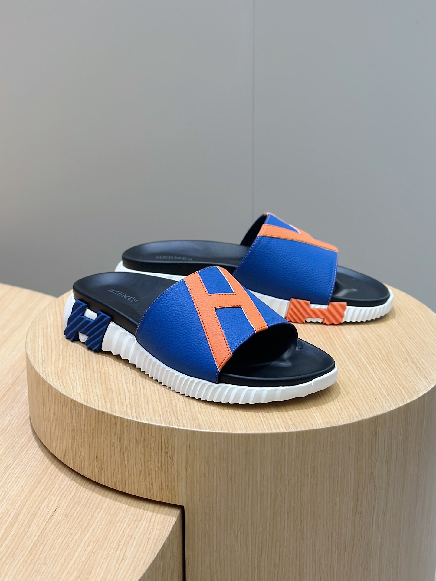 Hermes Men's Izmir Sandal: Lightweight Leather Slides for Ultimate Comfort 4 i1722255795 8885 7