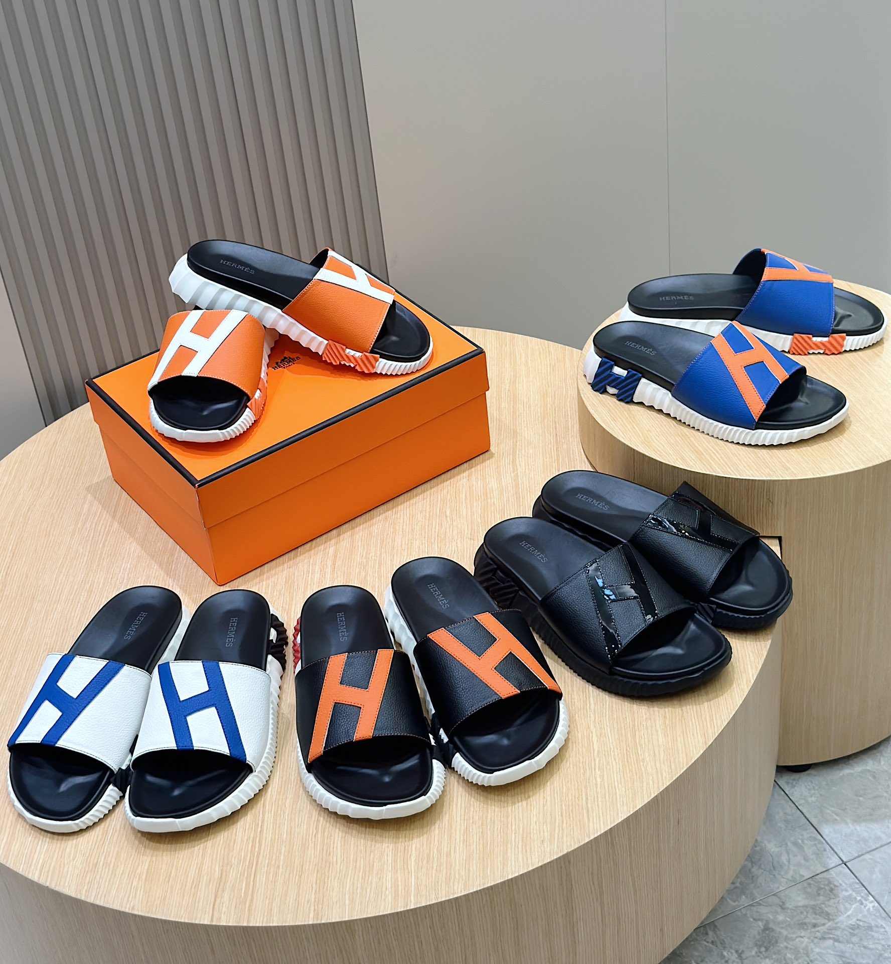 Hermes Men's Leather Slider Sandals with Iconic 'H' Design 9 i1722255812 1051 7