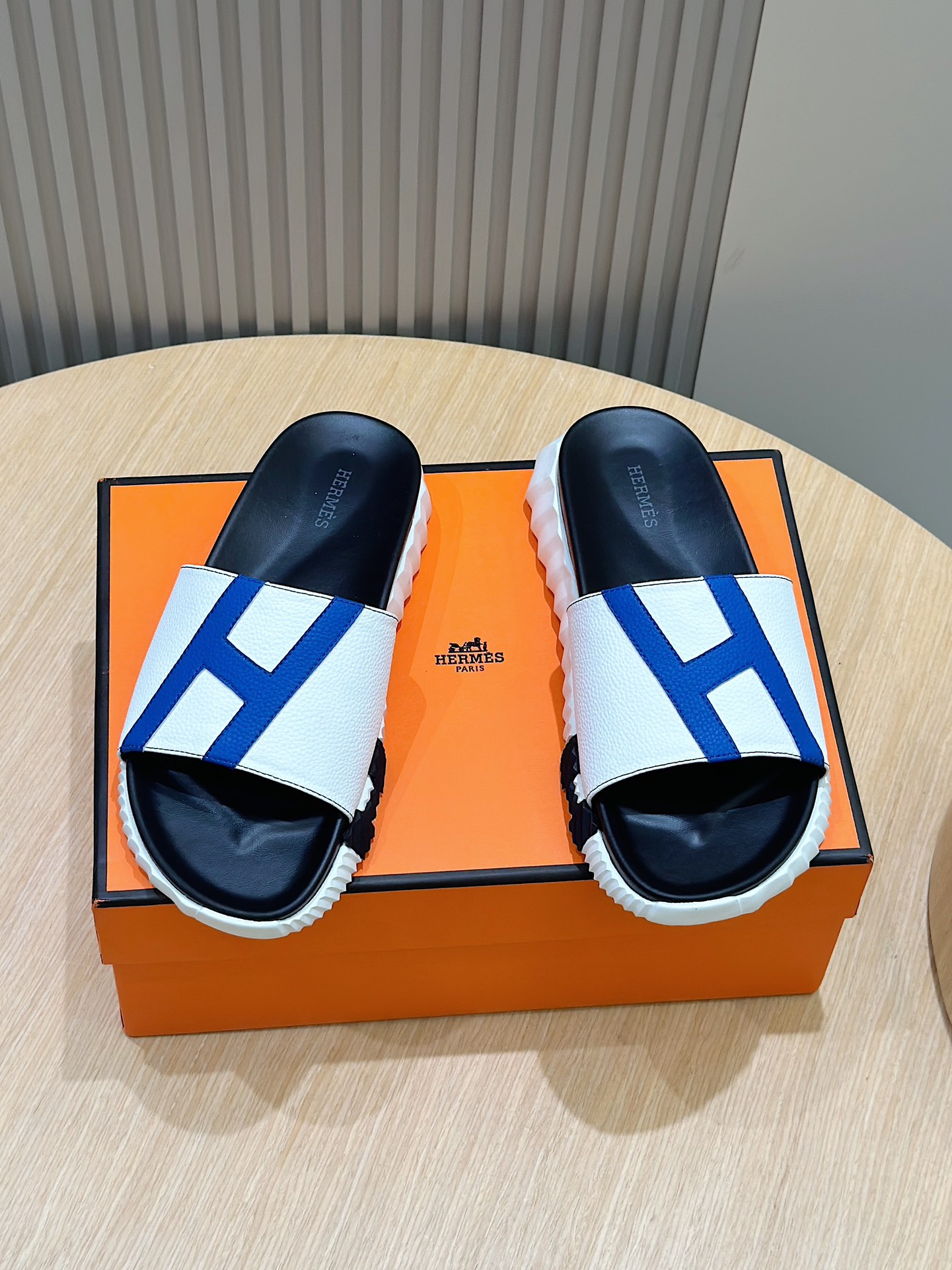 Hermes Men's Leather Slider Sandals with Iconic 'H' Design 2 i1722255812 2690 3