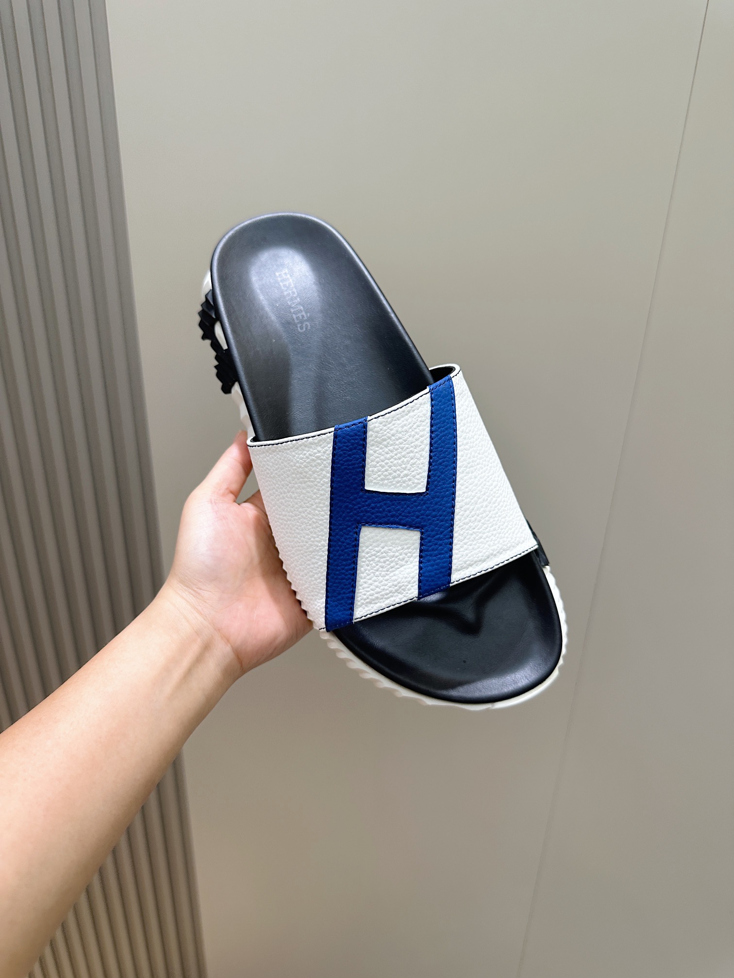 Hermes Men's Leather Slider Sandals with Iconic 'H' Design 5 i1722255812 8297 4