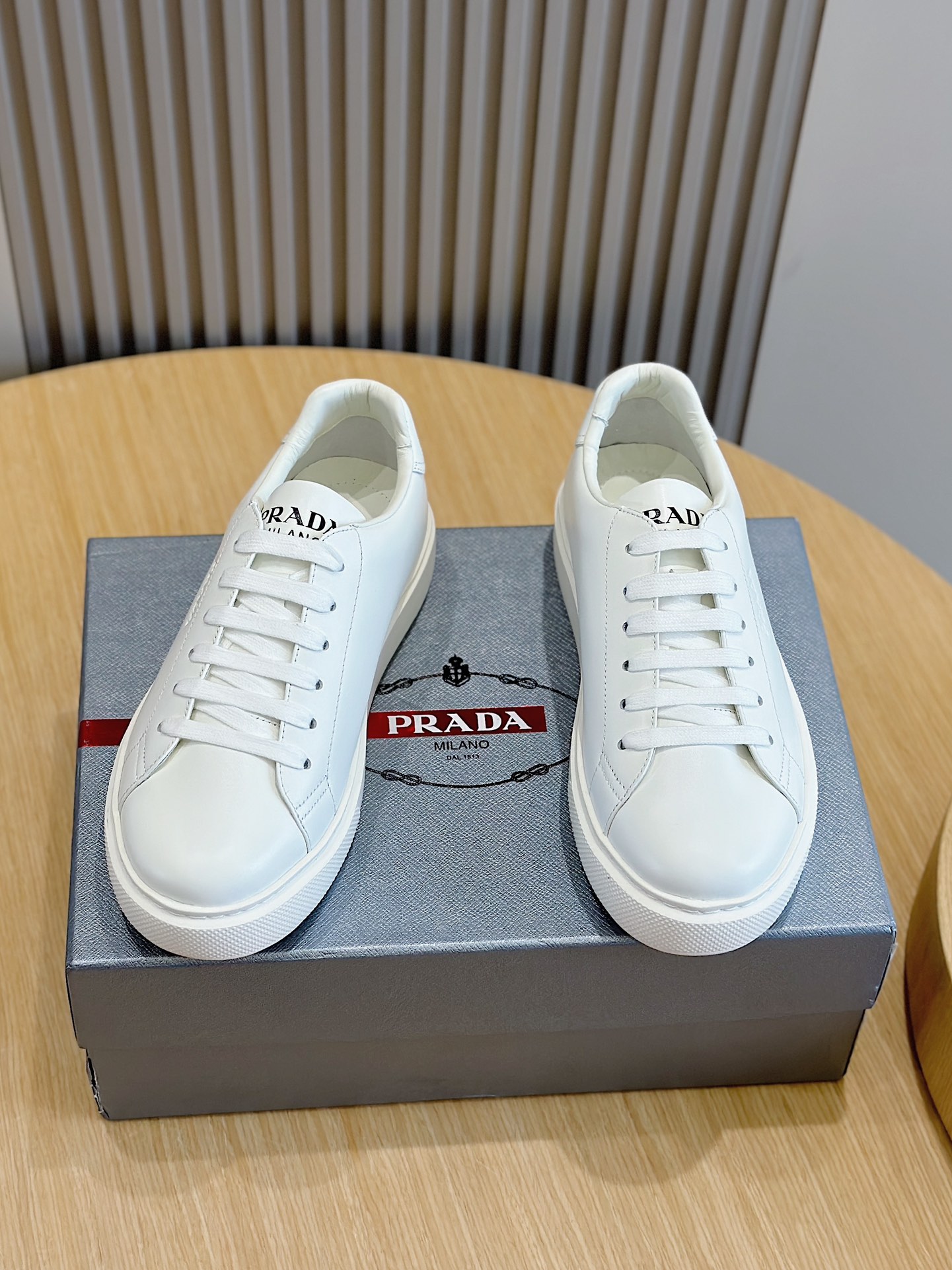 Prada Chaussures De Sport Imprimé Cuir de vache Pantalons sport