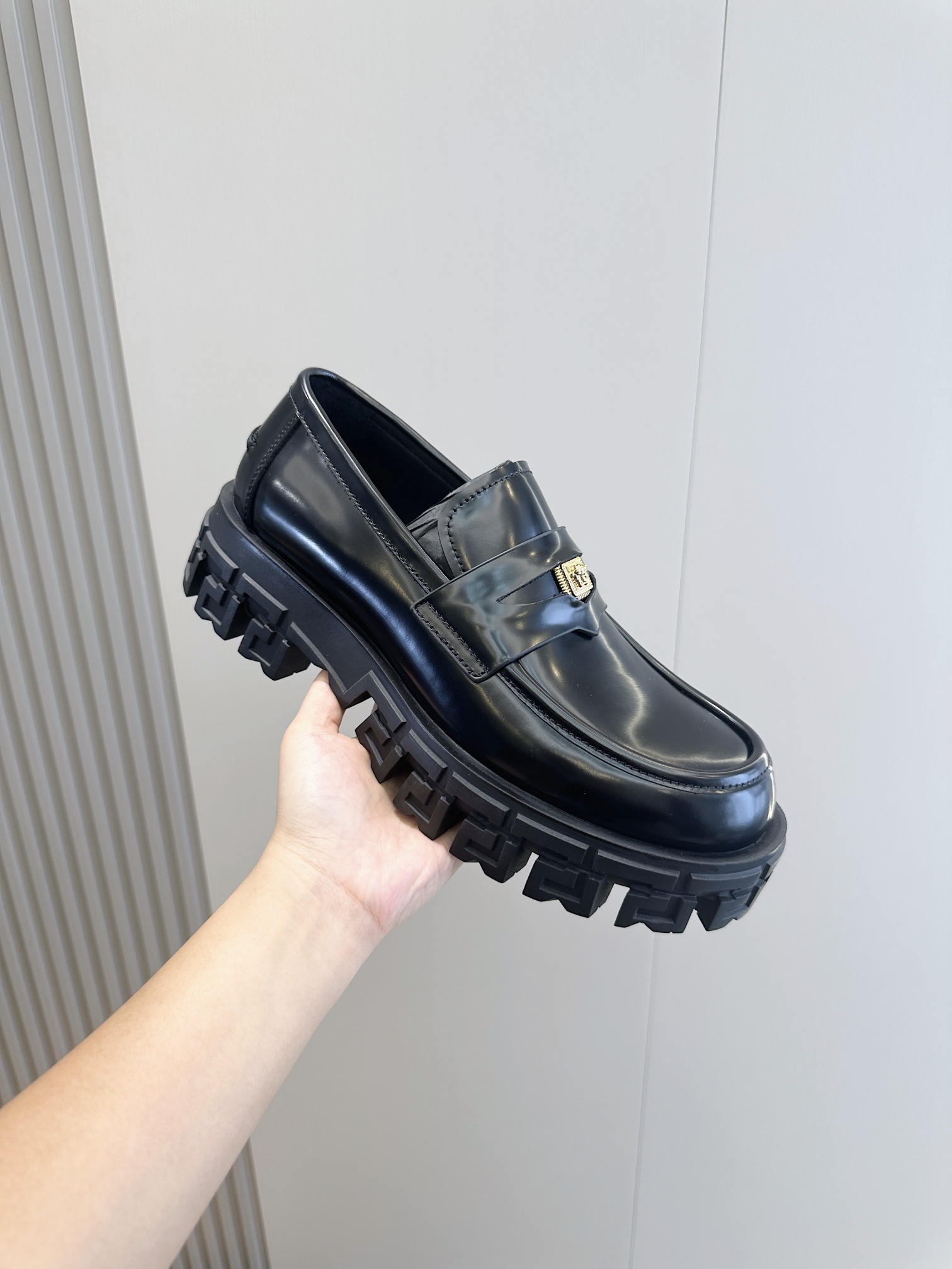 Versace 男士牛皮乐福鞋 5
