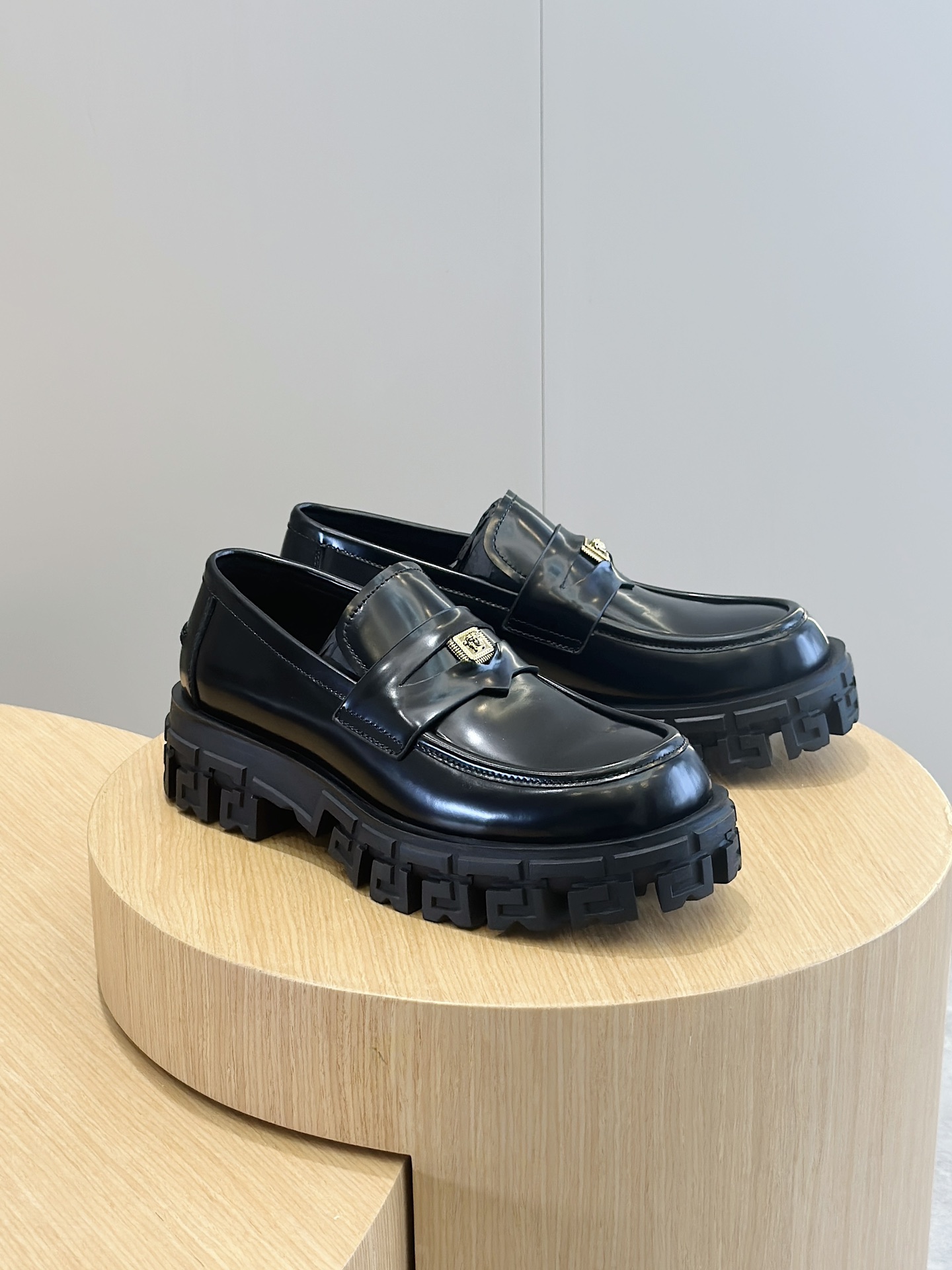 Versace 男士牛皮乐福鞋 3