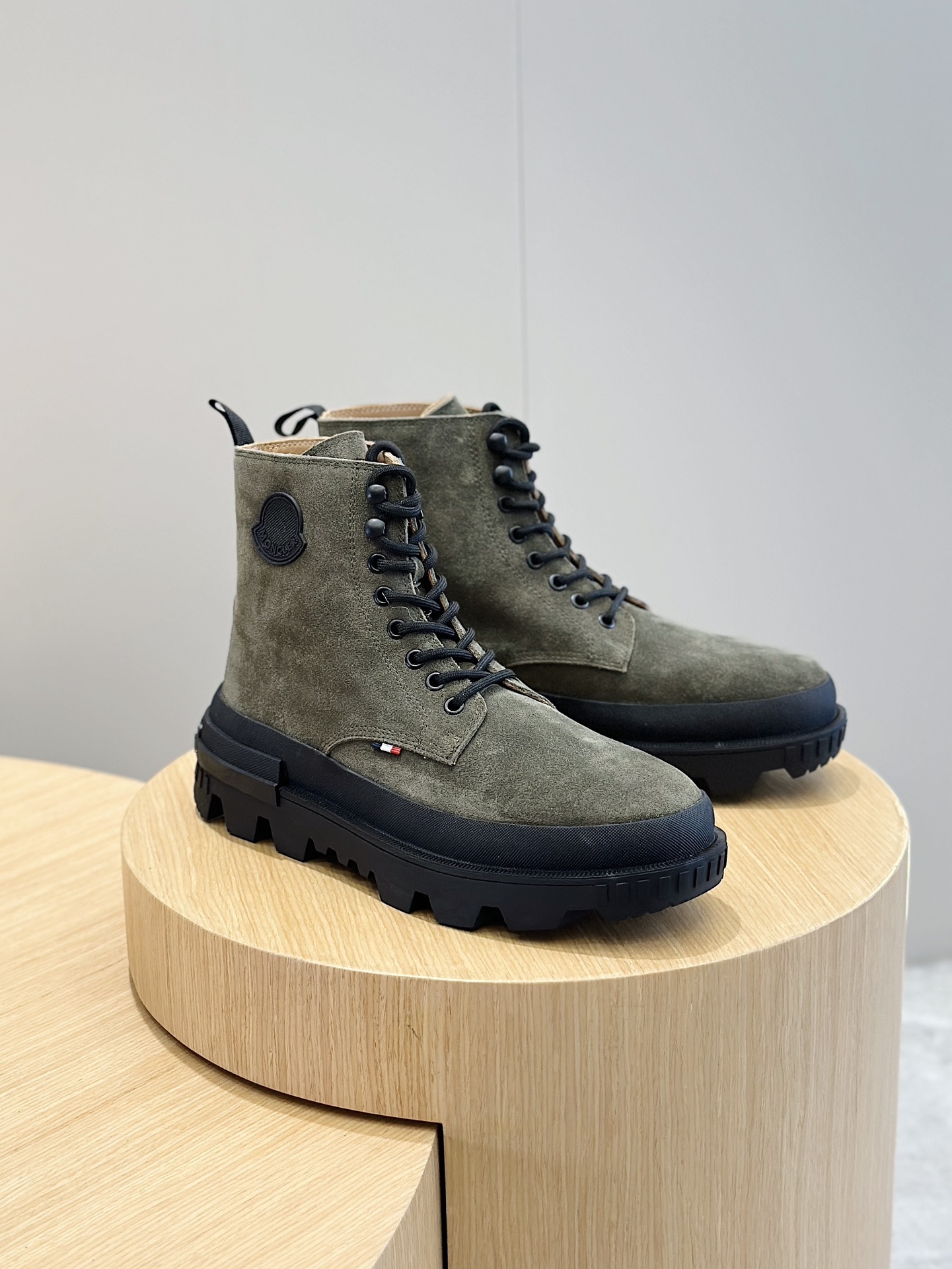 Moncler Zapatos Botas Martin de caña alta para hombre Reinterpretación de la herencia montañera de l