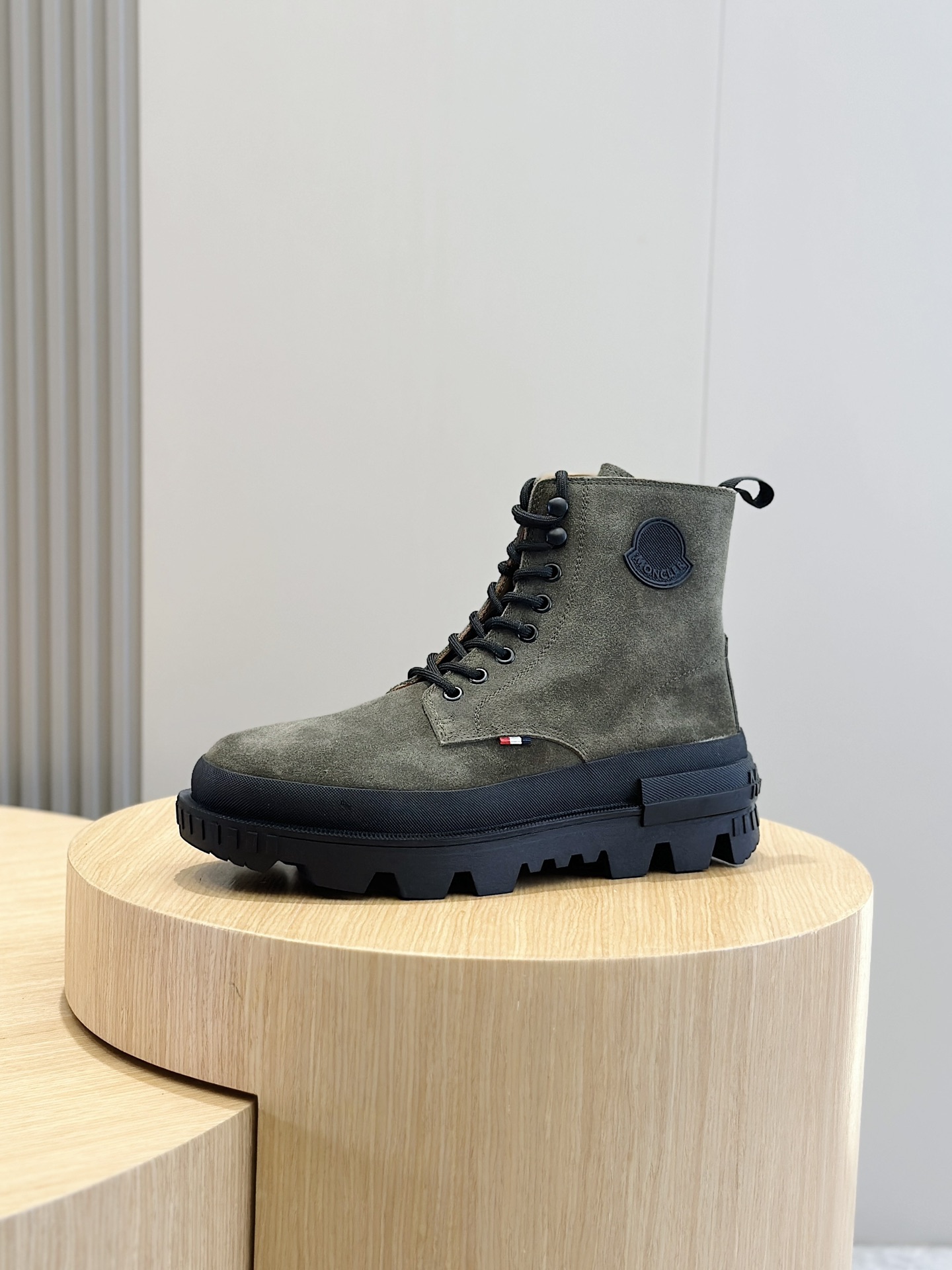 Moncler Zapatos Botas Martin de caña alta para hombre Reinterpretación de la herencia montañera de l