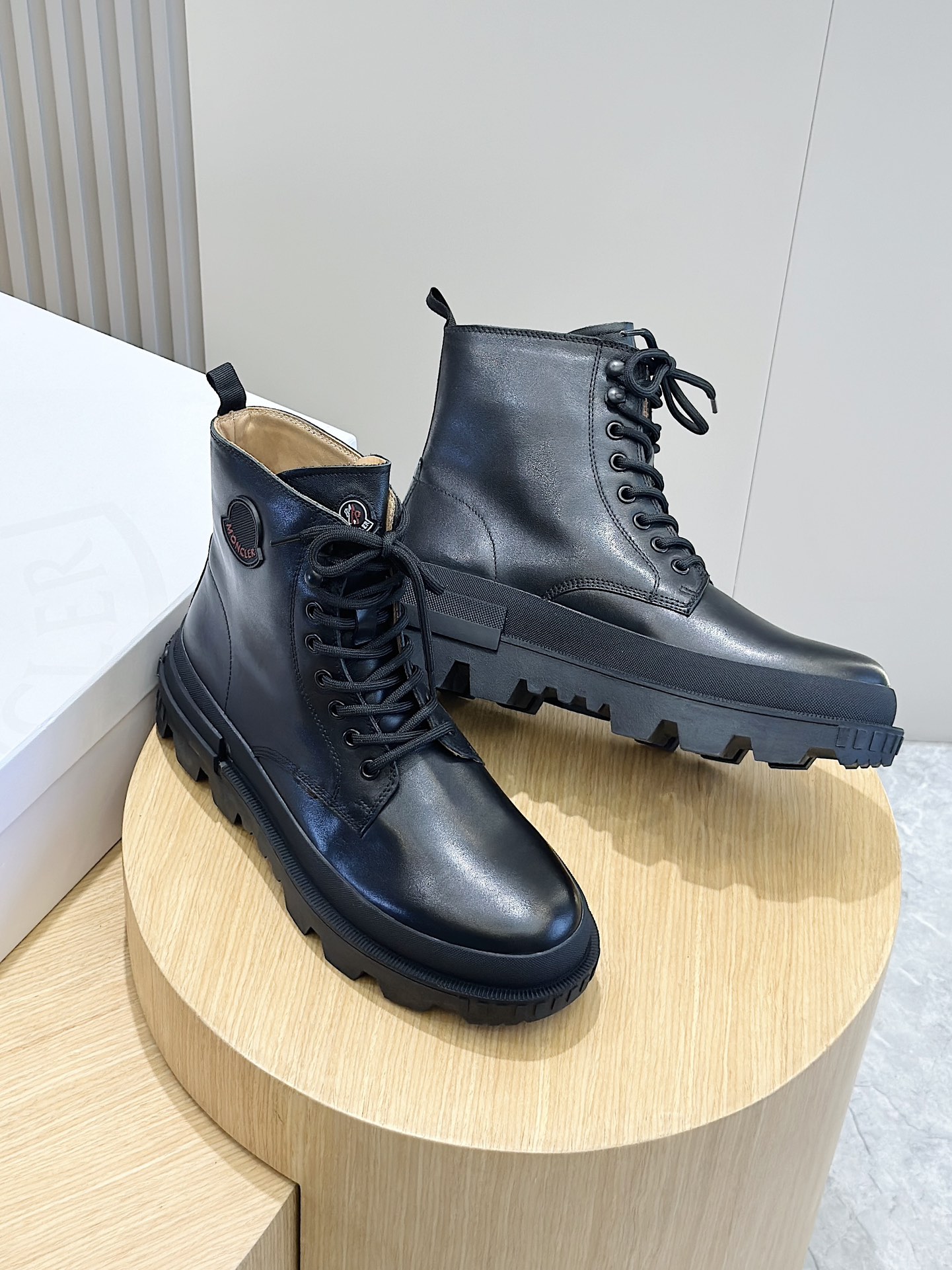 Moncler Zapatos Botas Martin de caña alta para hombre Reinterpretación de la herencia montañera de l