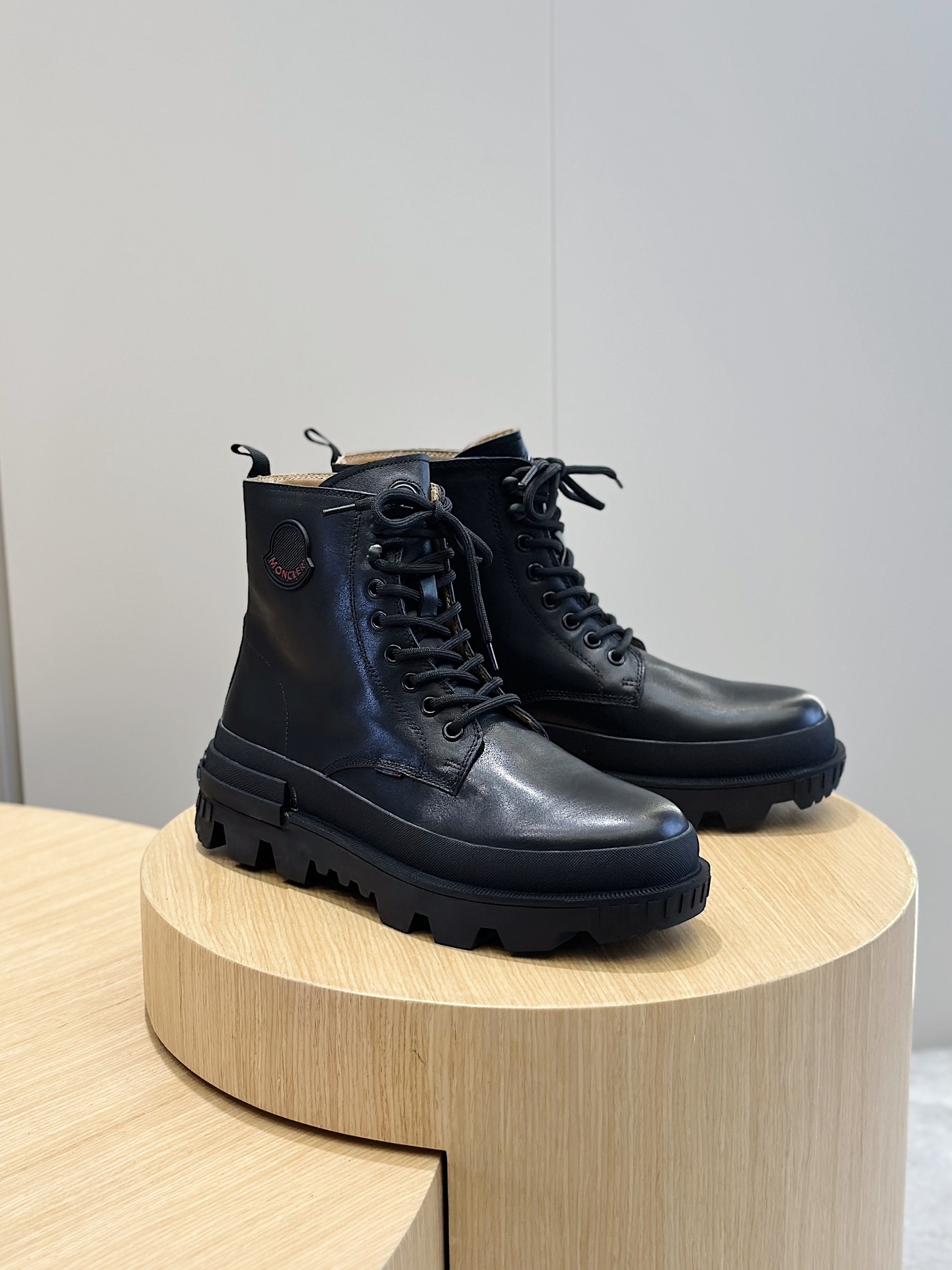 Moncler Zapatos Botas Martin de caña alta para hombre Reinterpretación de la herencia montañera de l