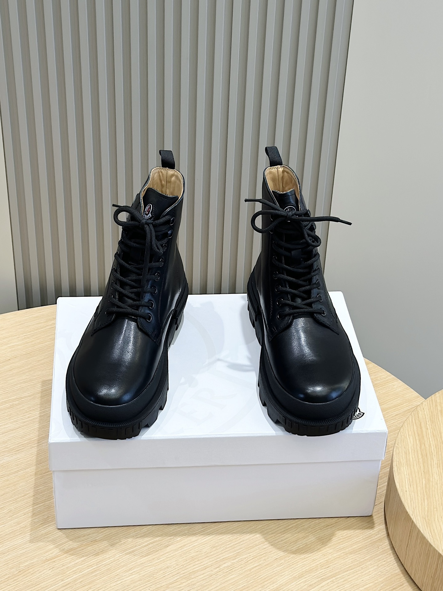 Moncler Zapatos Botas Martin de caña alta para hombre Reinterpretación de la herencia montañera de l