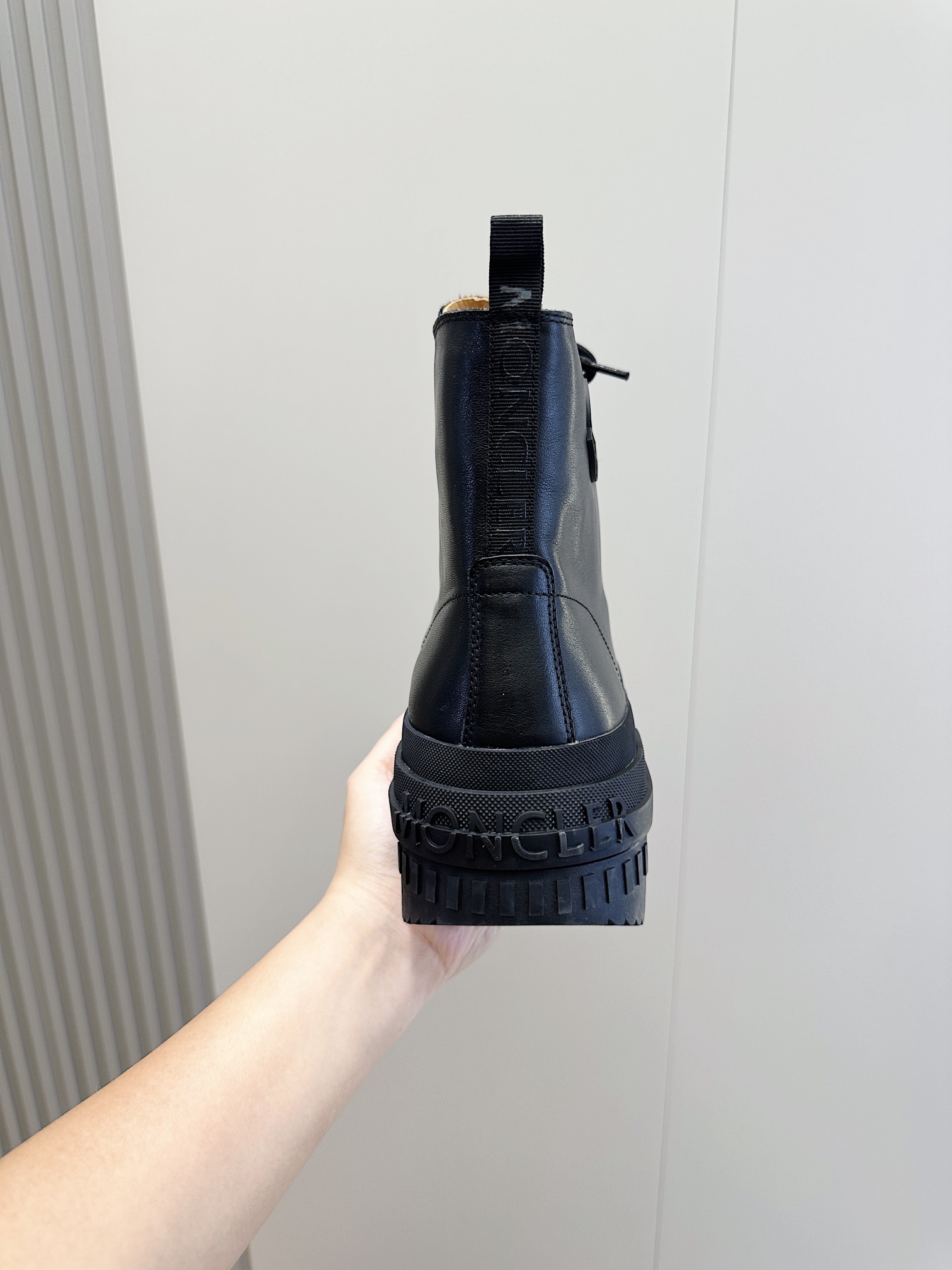 Moncler Zapatos Botas Martin de caña alta para hombre Reinterpretación de la herencia montañera de l