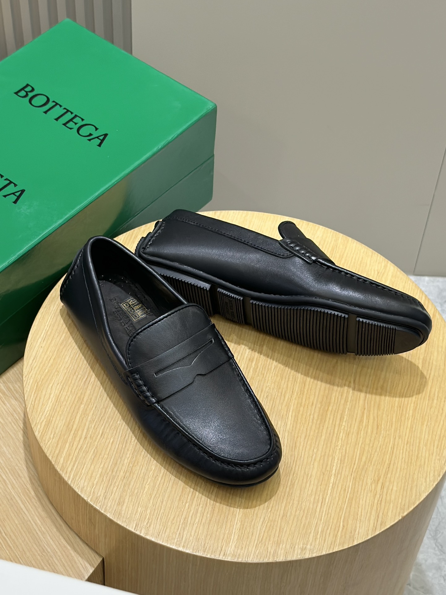 Bottega Veneta Men's Leather Loafers, Classic Style & Comfortable Driving Shoes 8 i1743951833 8119 7