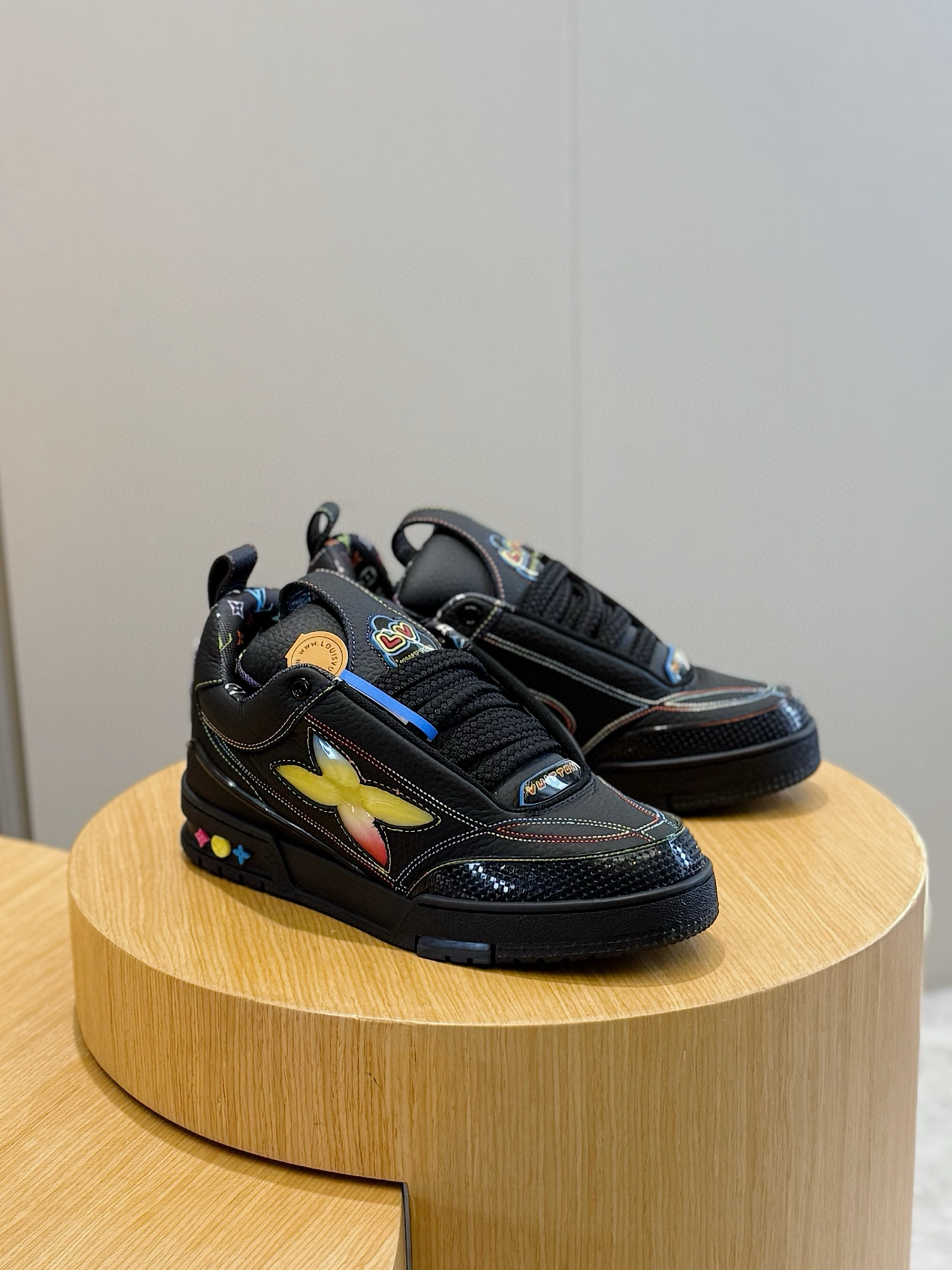 Skate Leather Sneakers for Men with Monogram Accents - Stylish & Durable 4 i1747037812648 7538 0 2