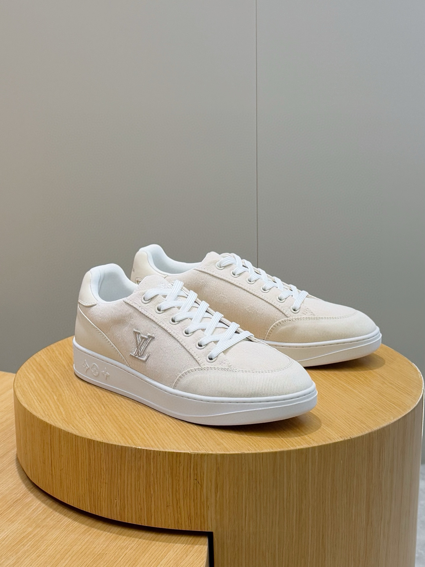 Louis Vuitton Men's Leather Lace-Up Sneakers with Embossed Logo 5 i1755778093201 6188 0 3