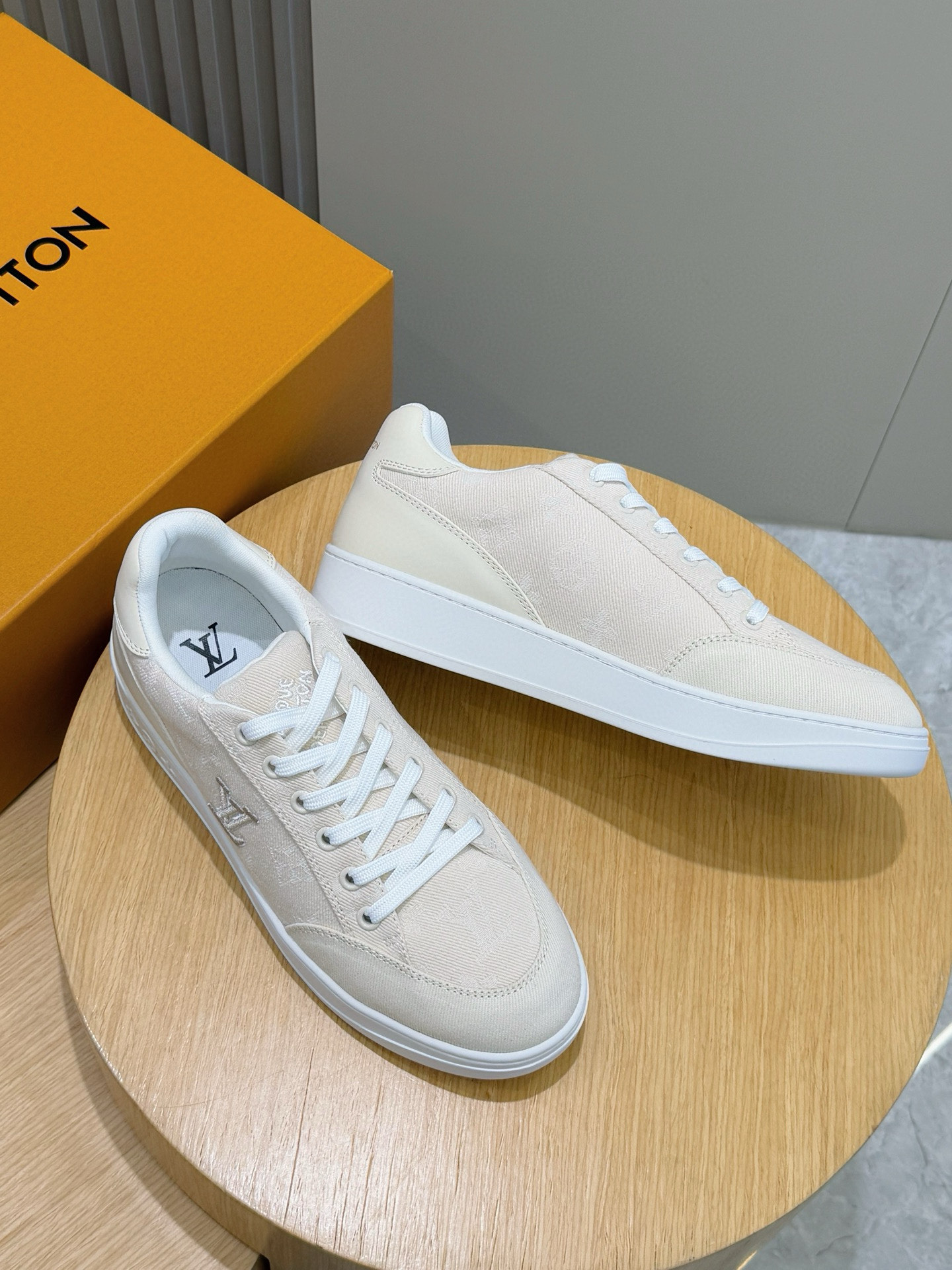 Louis Vuitton Men's Leather Lace-Up Sneakers with Embossed Logo 9 i1755778093465 1131 0 7