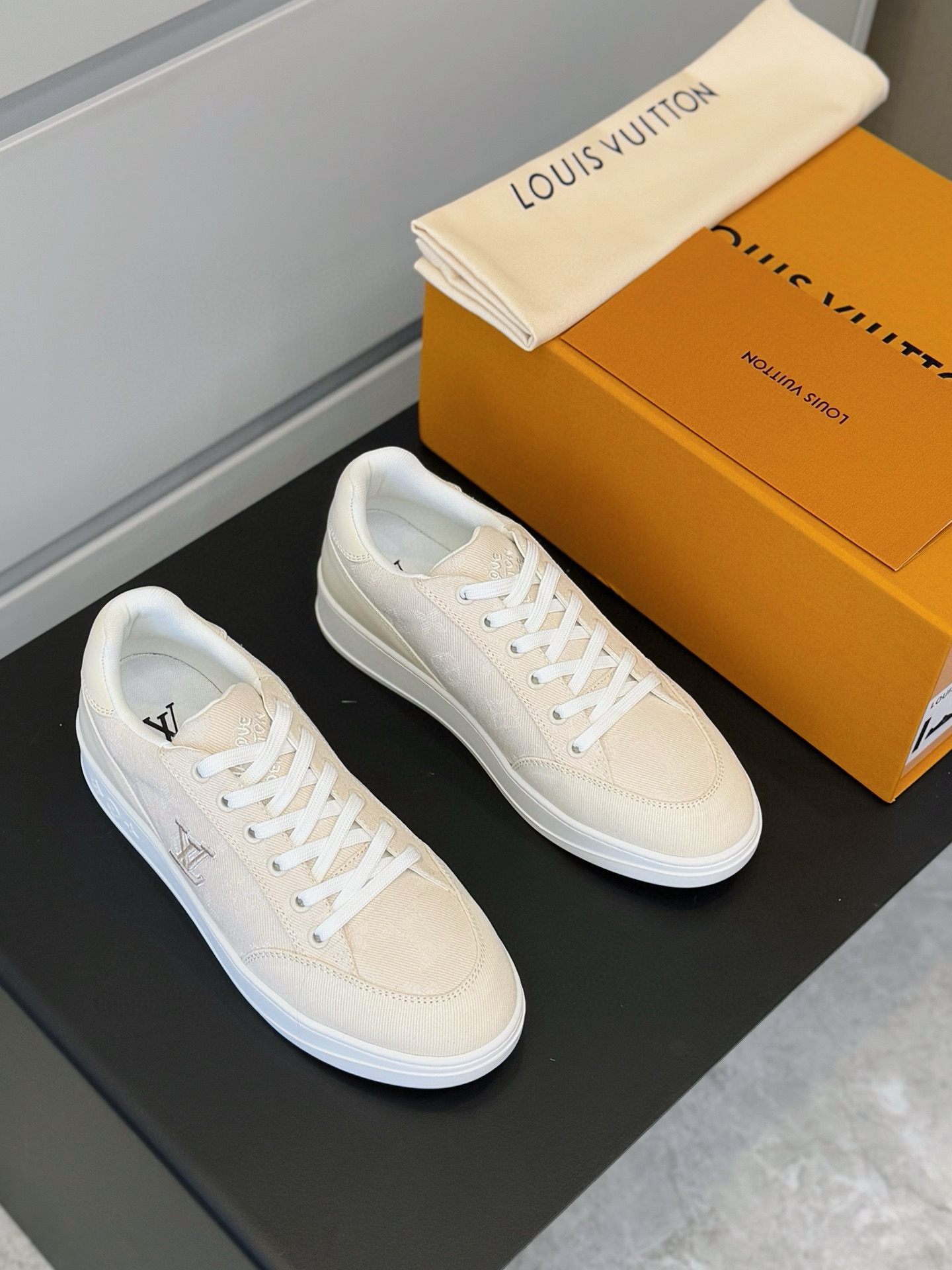 Louis Vuitton Men's Leather Lace-Up Sneakers with Embossed Logo 2 i1755778093986 2018 0 0