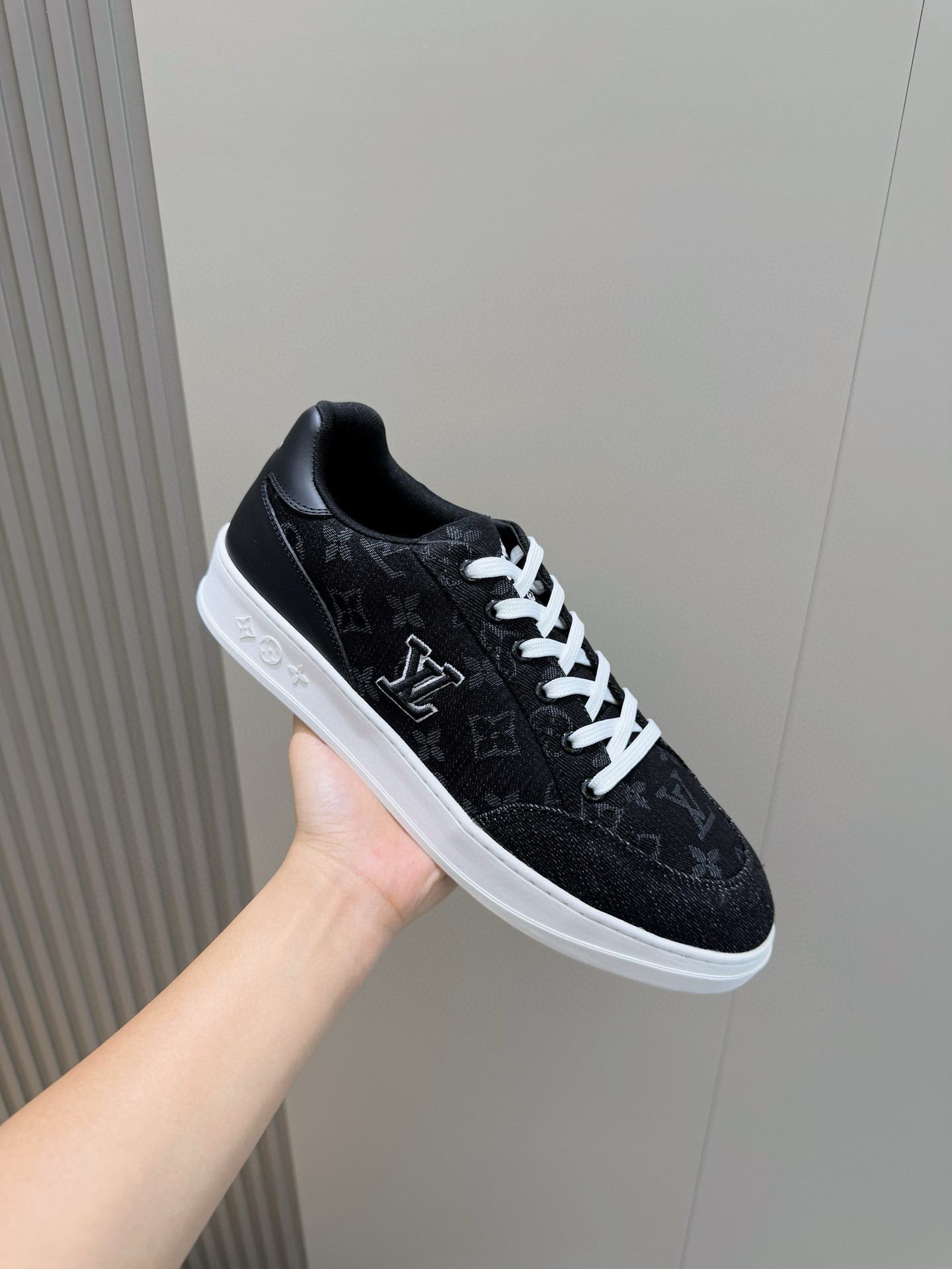 Lace-Up Leather Sneakers for Men with Debossed Brand Logo - Stylish & Comfortable 7 i1755778110844 5059 0 5