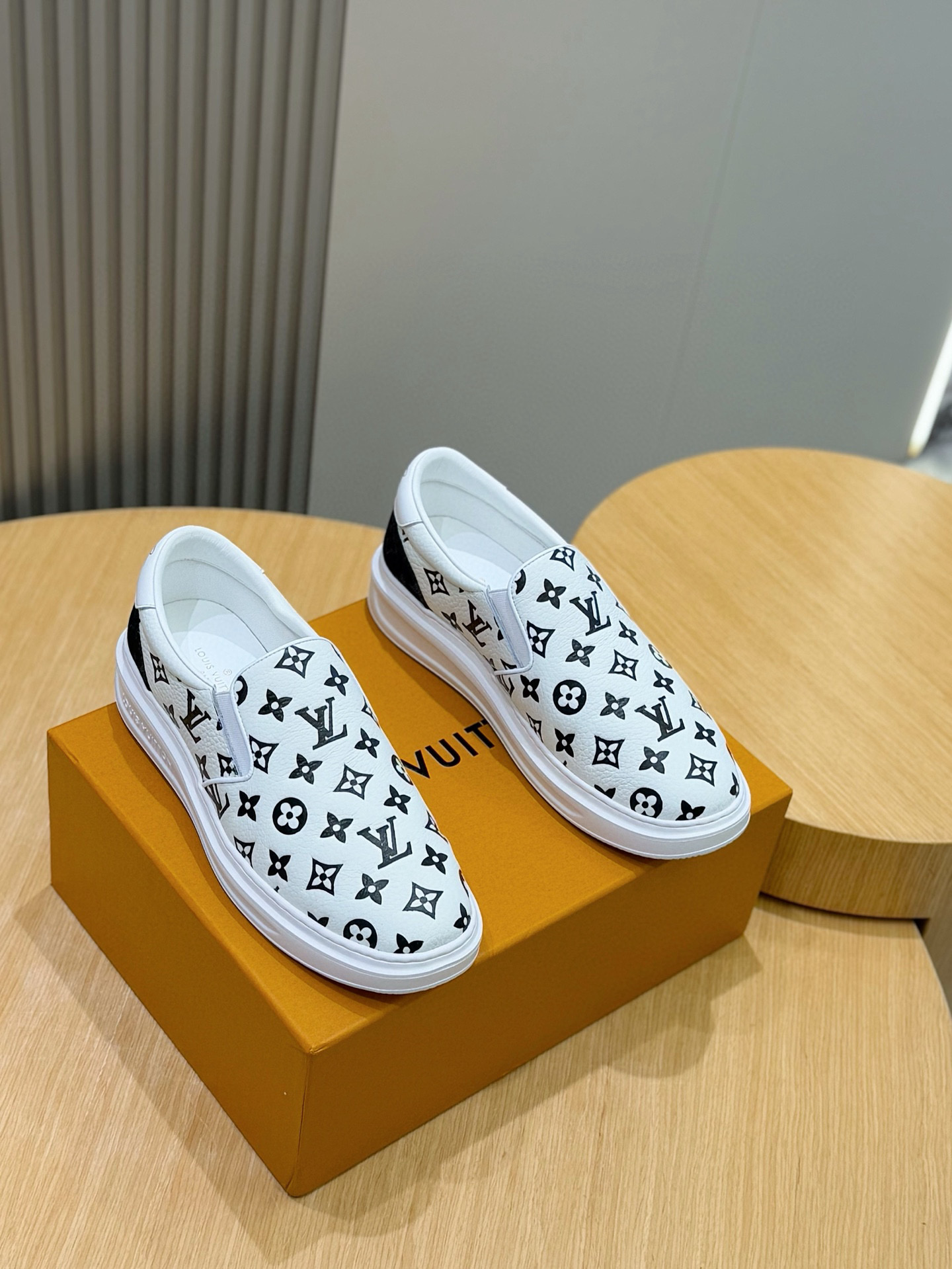 Louis Vuitton Bevety Hills Men's Sneaker: Soft Leather, Iconic Design, Comfortable Fit 2 i1755778436995 1927 0 0