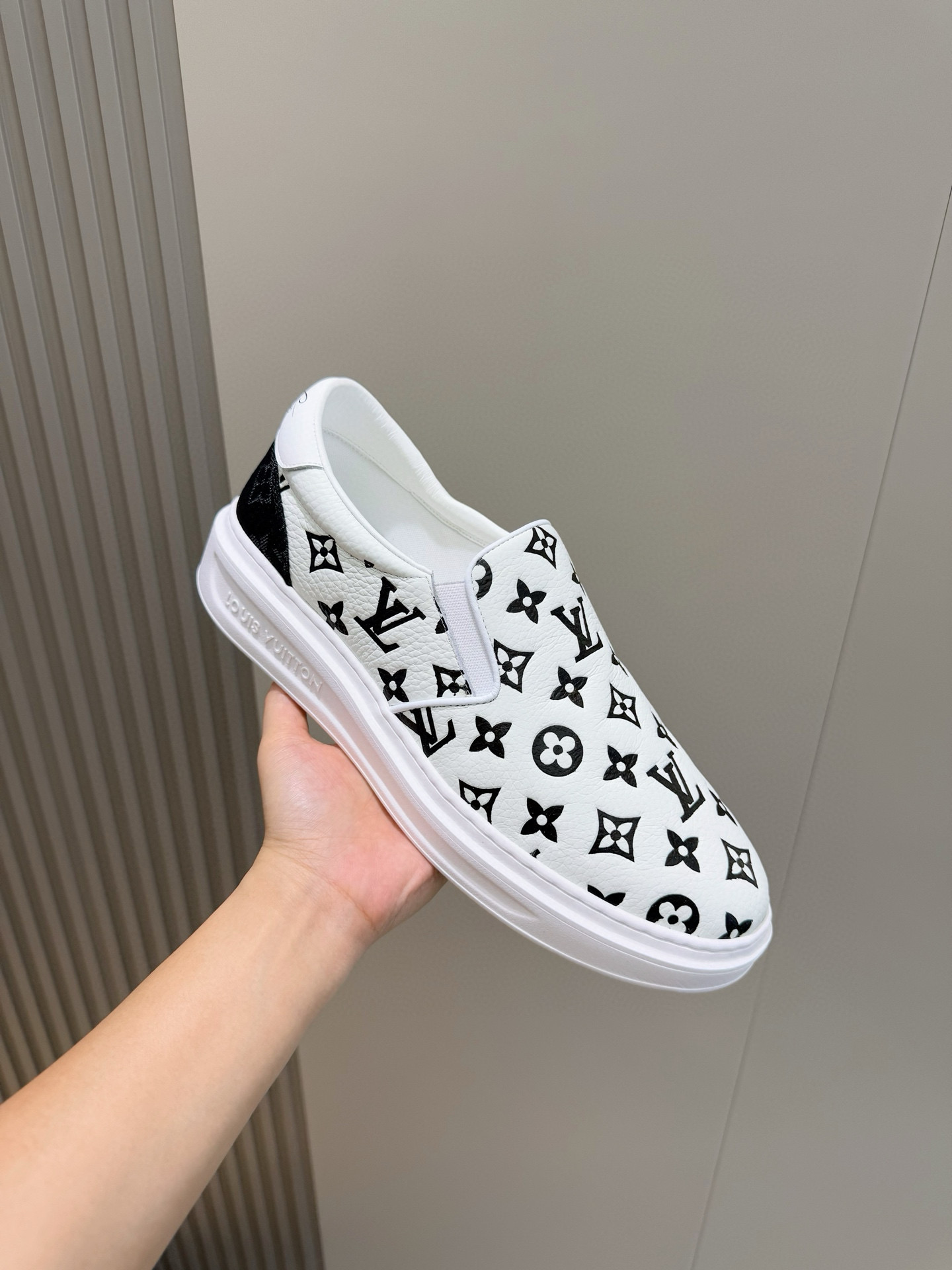 Louis Vuitton Bevety Hills Men's Sneaker: Soft Leather, Iconic Design, Comfortable Fit 6 i1755778436995 6017 0 4