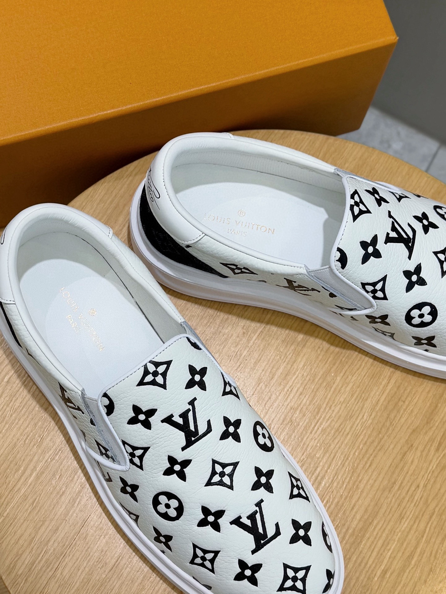 Louis Vuitton Bevety Hills Men's Sneaker: Soft Leather, Iconic Design, Comfortable Fit 9 i1755778438245 8320 0 7