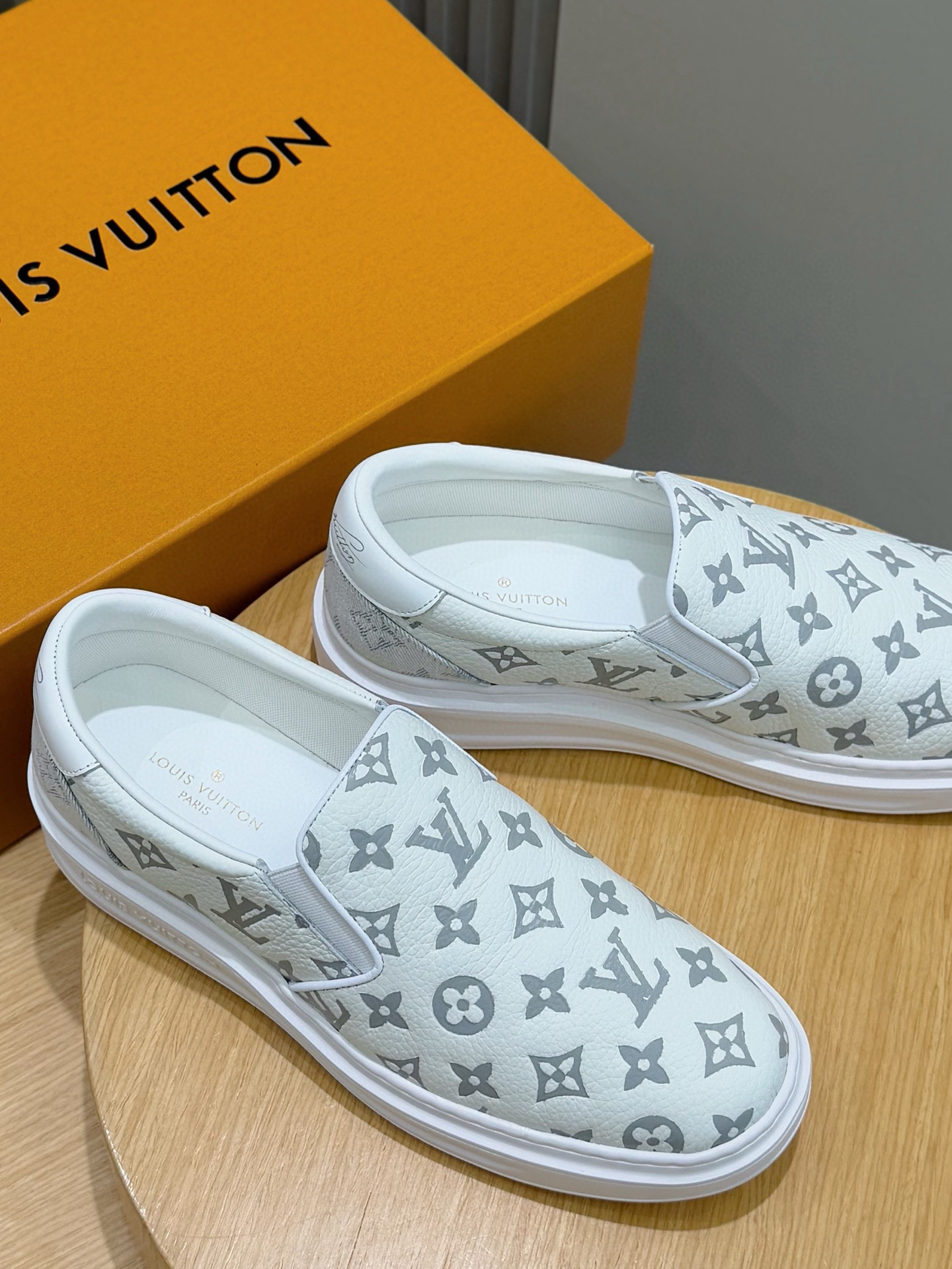 Louis Vuitton Men's BevetyHils Sneaker: Soft Leather, Signature Style, Comfortable Fit 9 i1755778506050 2666 0 7