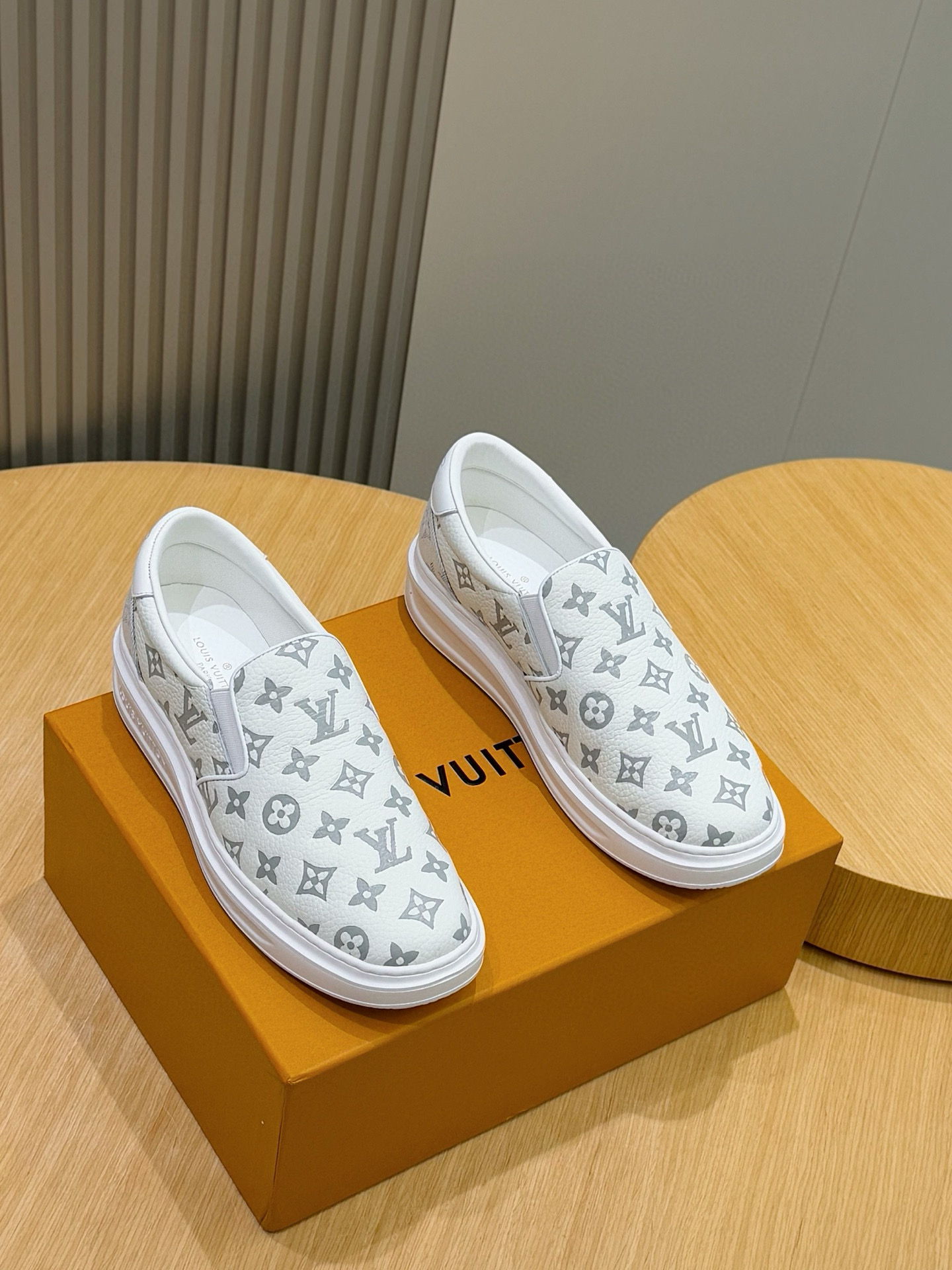 Louis Vuitton Men's BevetyHils Sneaker: Soft Leather, Signature Style, Comfortable Fit 2 i1755778506877 5704 0 0