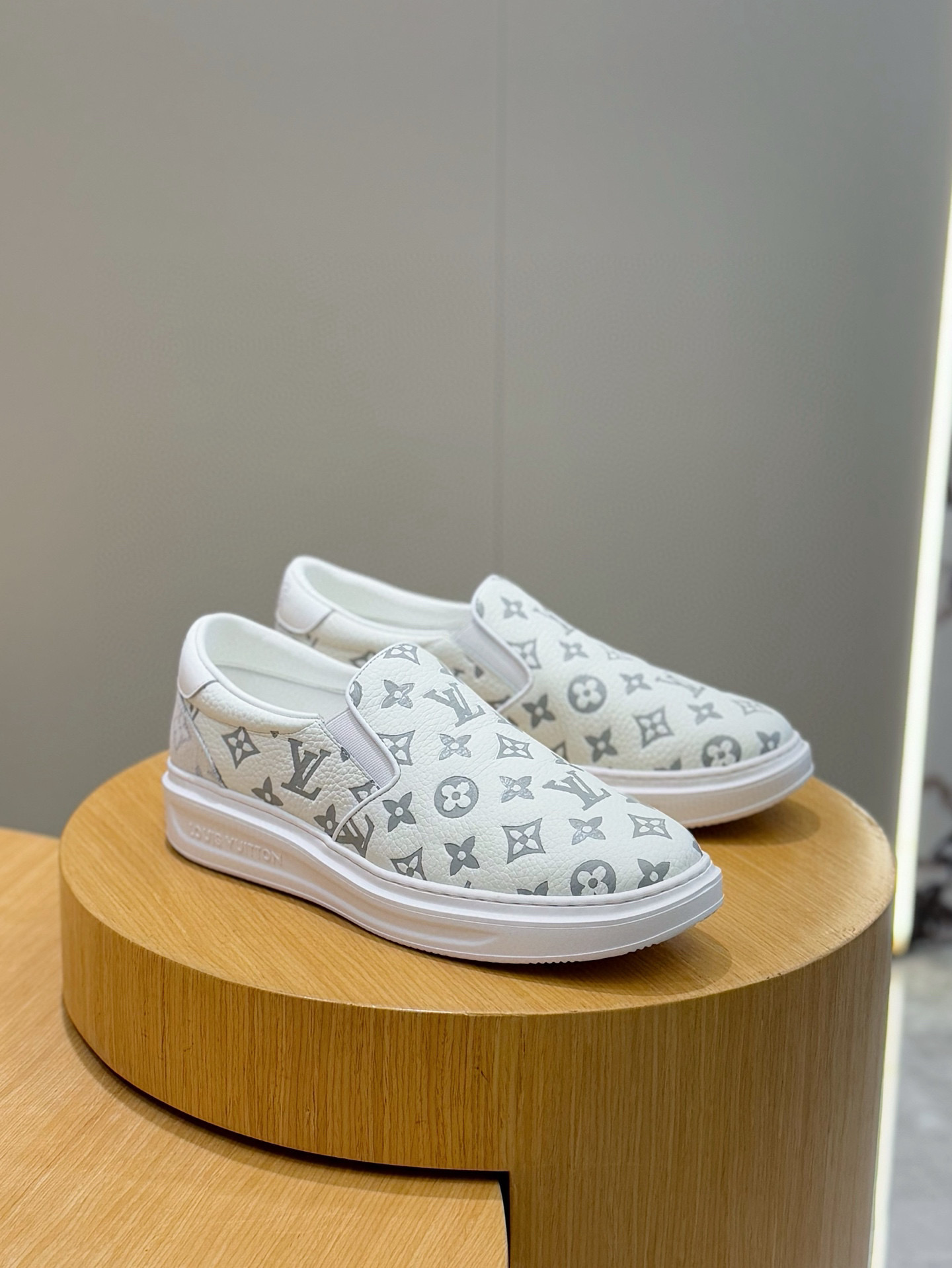 Louis Vuitton Men's BevetyHils Sneaker: Soft Leather, Signature Style, Comfortable Fit 4 i1755778506878 6265 0 2