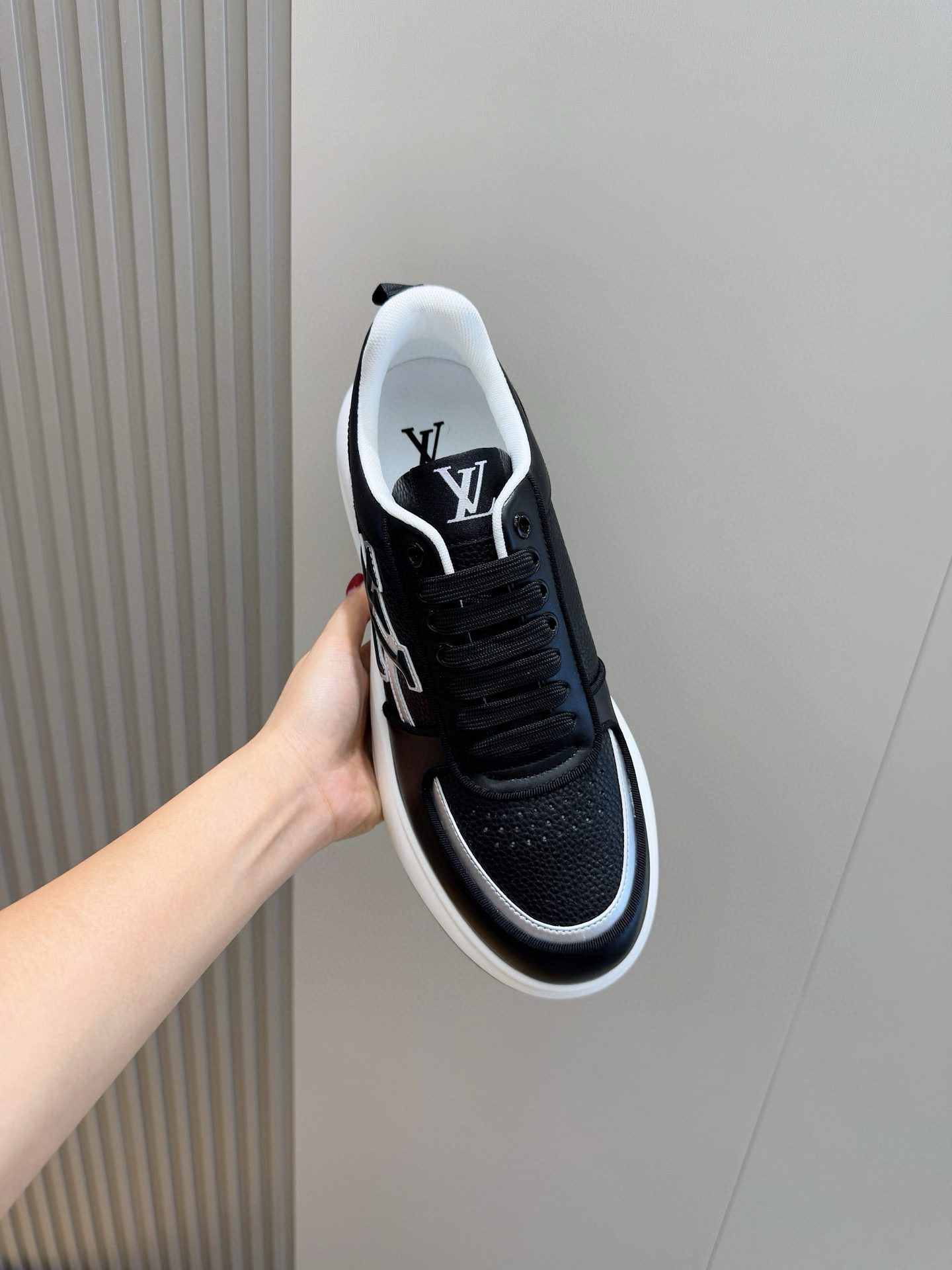 Louis Vuitton Men's Leather Sneakers: Stylish & Comfortable, Size 39-44 5 i1756050429905 6158 0 3