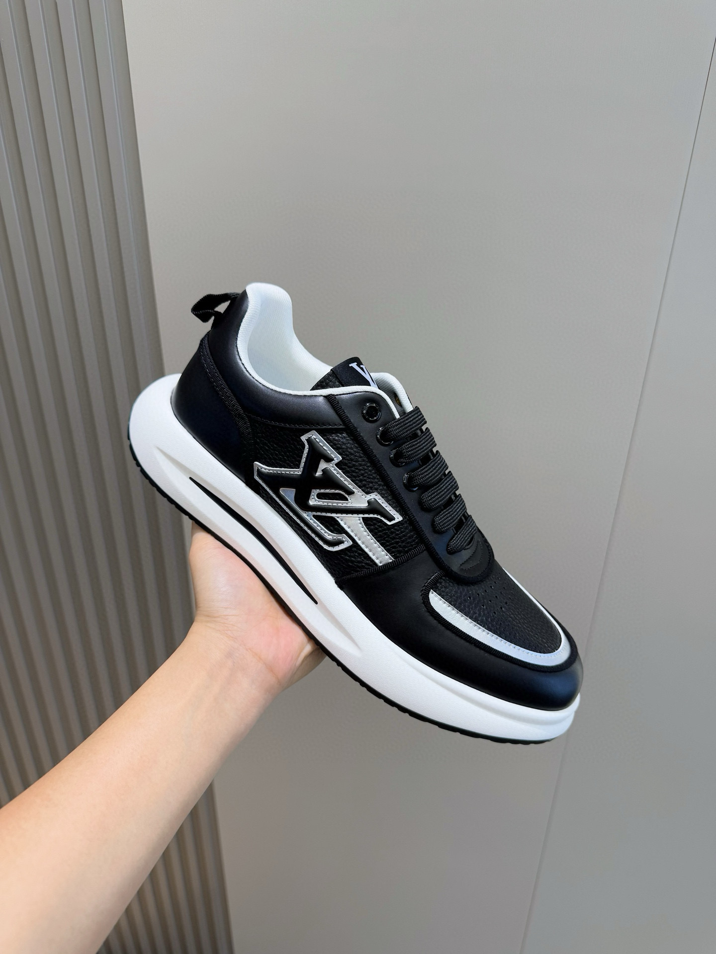 Louis Vuitton Men's Leather Sneakers: Stylish & Comfortable, Size 39-44 6 i1756050429905 6735 0 4