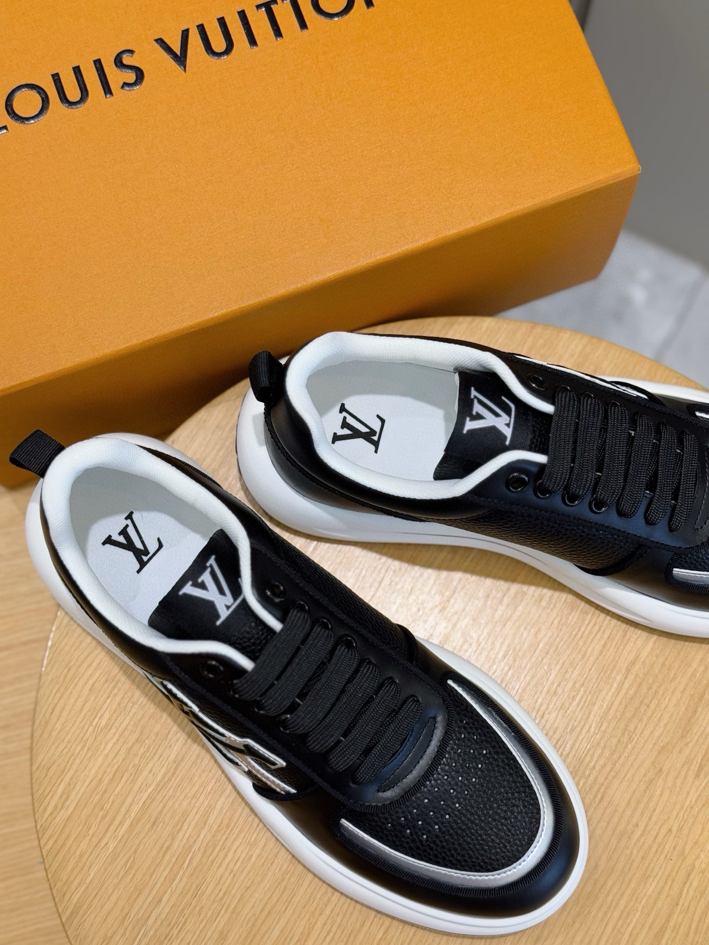 Louis Vuitton Men's Leather Sneakers: Stylish & Comfortable, Size 39-44 9 i1756050431045 9491 0 7