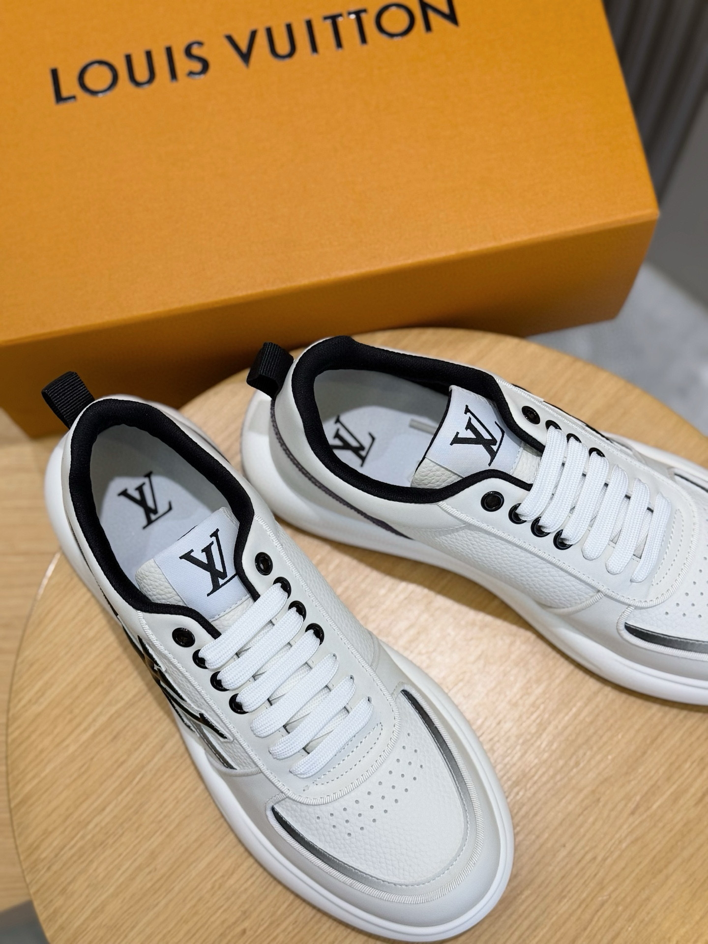 Louis Vuitton Men's Leather Sneakers with Embossed Logo - Stylish & Comfortable 9 i1756050552724 7992 0 7