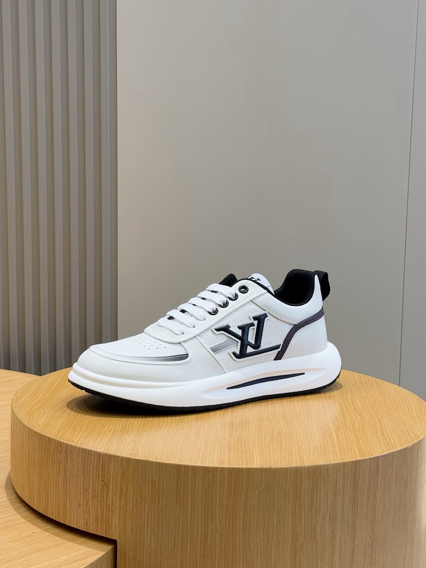 Louis Vuitton Men's Leather Sneakers with Embossed Logo - Stylish & Comfortable 3 i1756050552724 8271 0 1