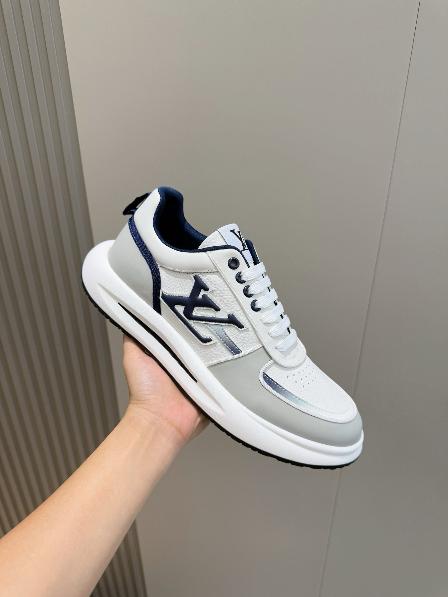 Louis Vuitton Men's Leather Sneakers with Embossed Logo - Stylish & Comfortable 6 i1756050620845 1170 0 4