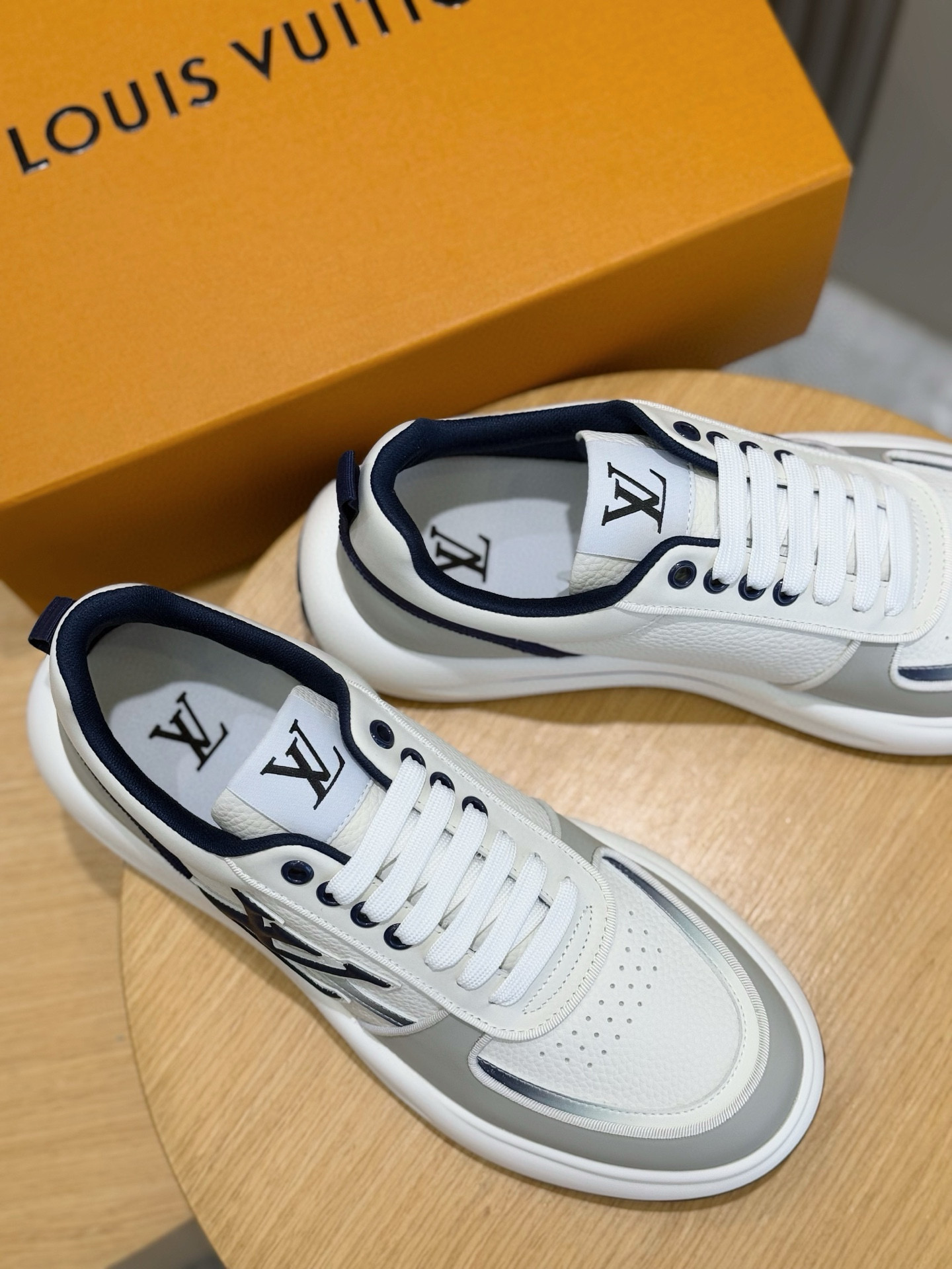Louis Vuitton Men's Leather Sneakers with Embossed Logo - Stylish & Comfortable 9 i1756050621630 6895 0 7