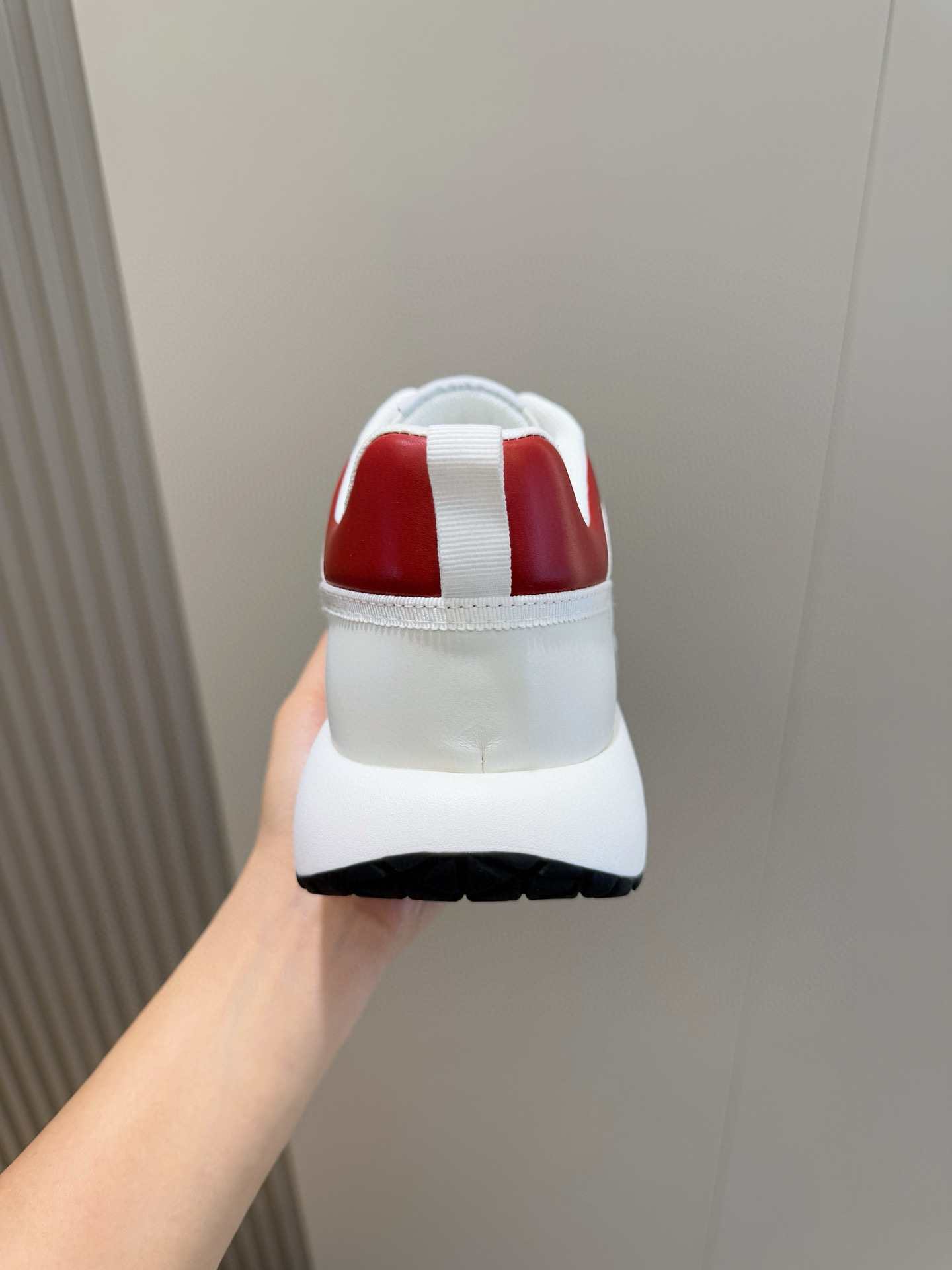 Louis Vuitton Men's Leather Sneakers: Stylish, Comfortable, and Signature Design 7 i1756050639552 2111 0 5