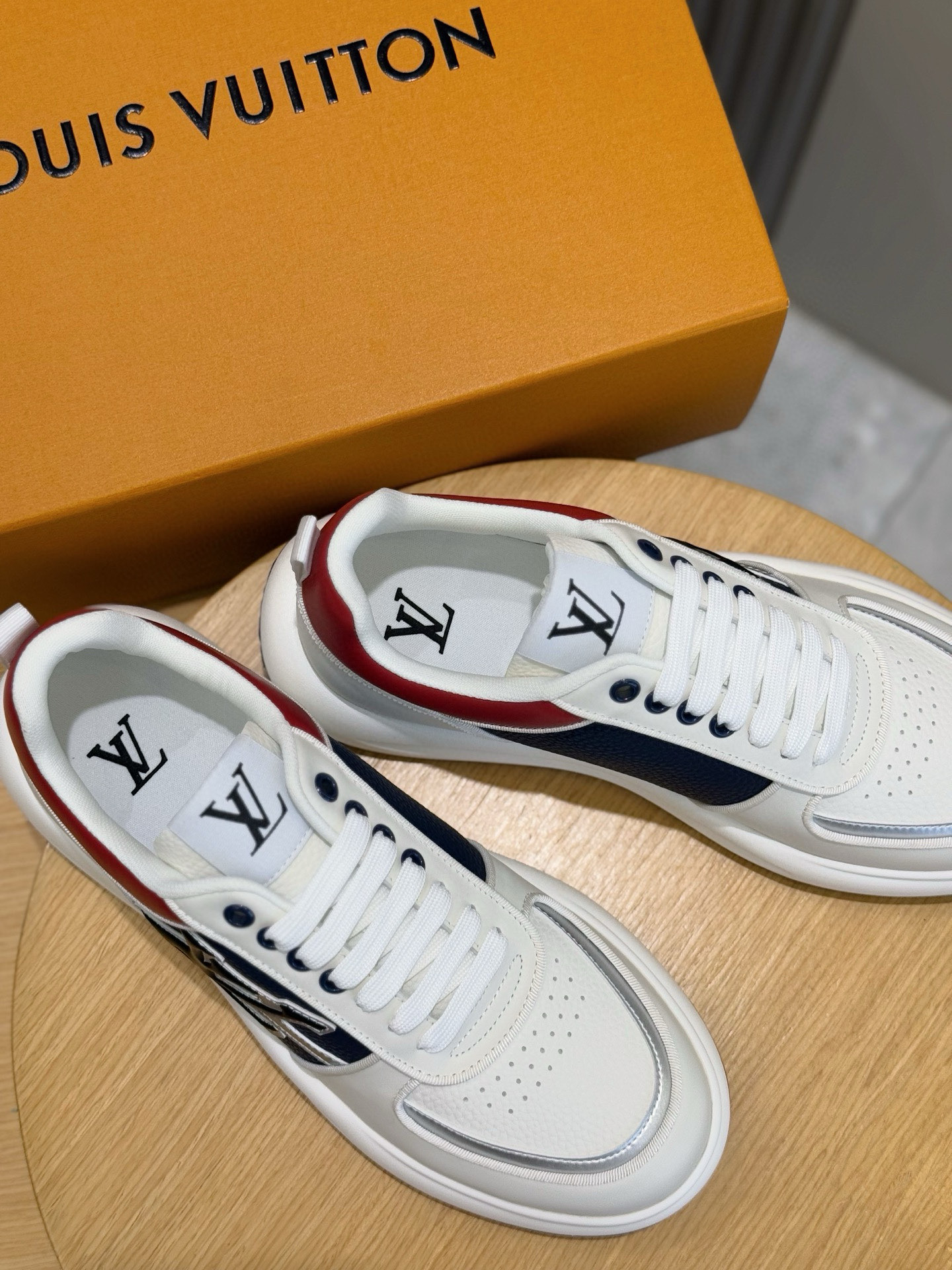 Louis Vuitton Men's Leather Sneakers: Stylish, Comfortable, and Signature Design 9 i1756050639803 2741 0 7