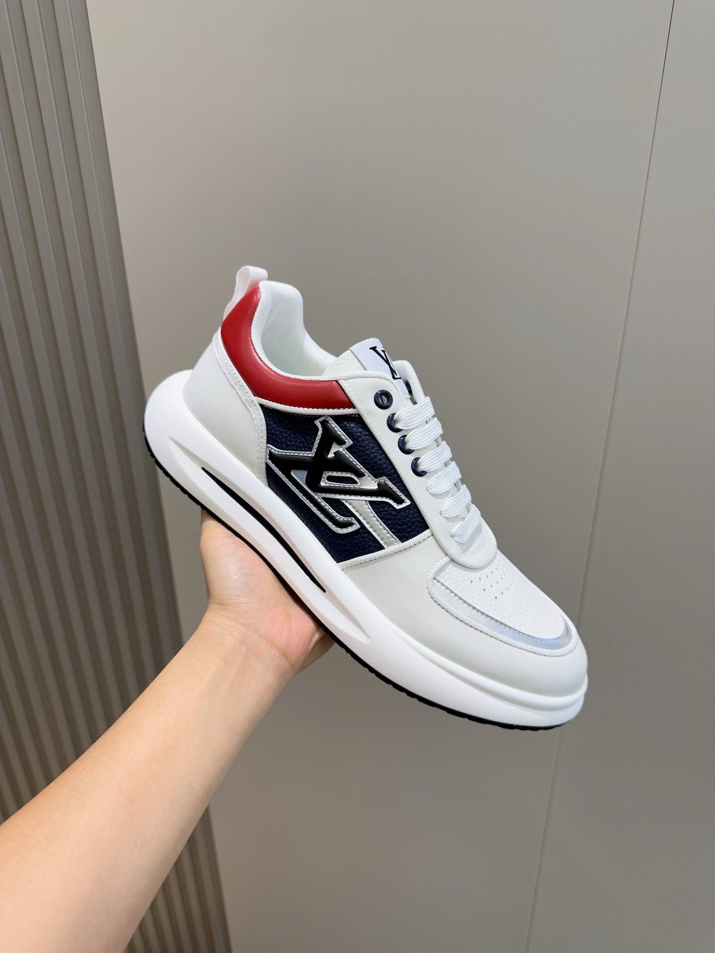 Louis Vuitton Men's Leather Sneakers: Stylish, Comfortable, and Signature Design 6 i1756050640332 2663 0 4