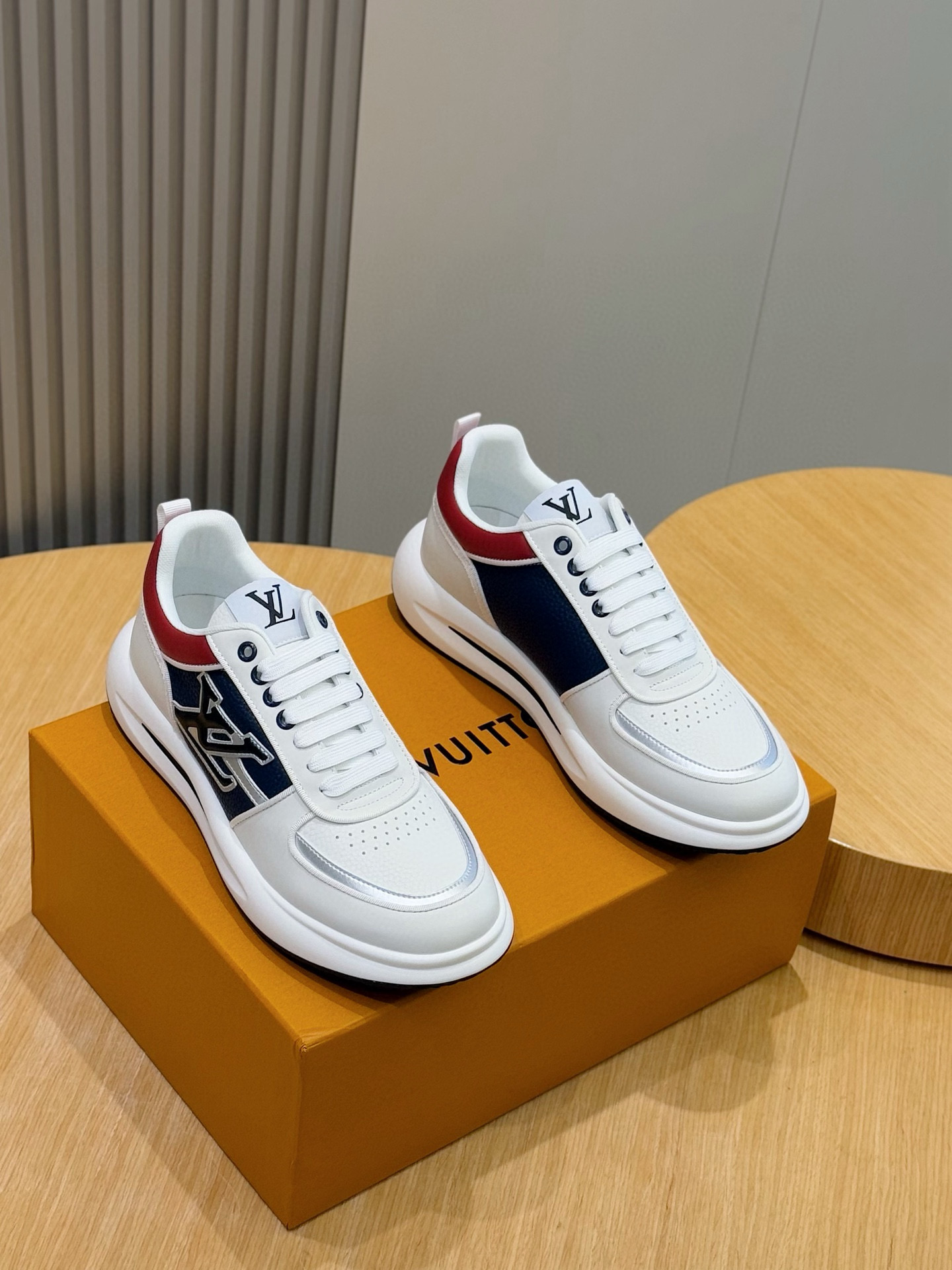 Louis Vuitton Men's Leather Sneakers: Stylish, Comfortable, and Signature Design 2 i1756050640336 6427 0 0