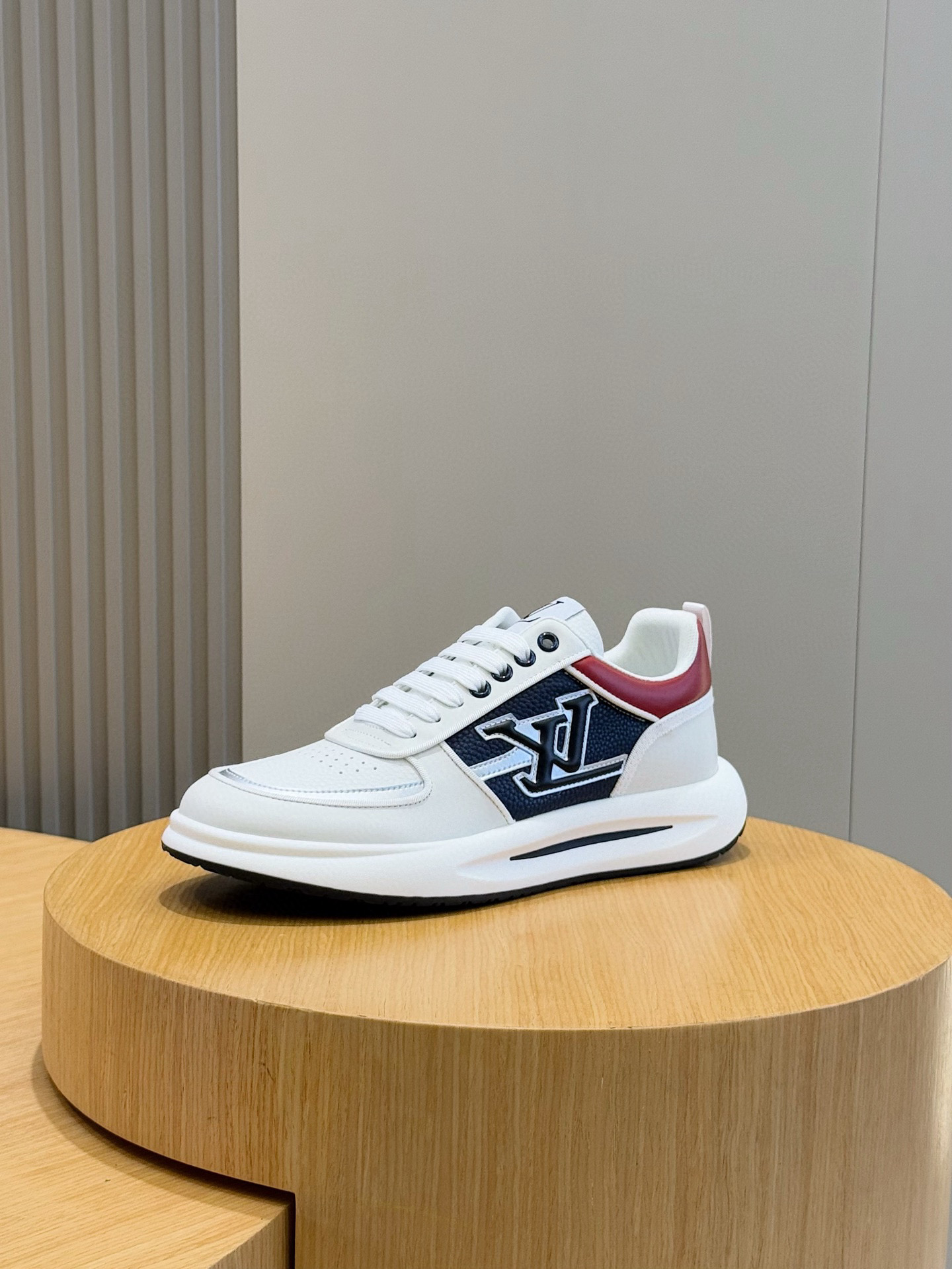 Louis Vuitton Men's Leather Sneakers: Stylish, Comfortable, and Signature Design 3 i1756050640353 2309 0 1